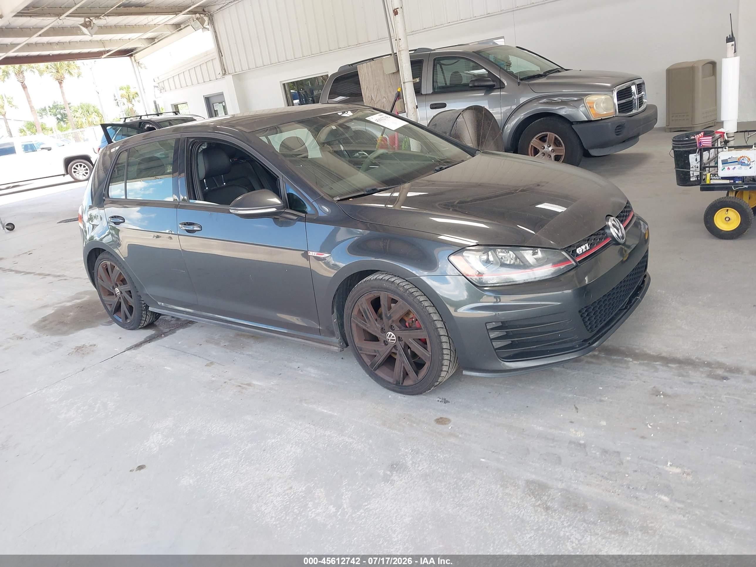 2016 Volkswagen Golf GTI S, VIN 3VW5T7AUXGM042073 — Normal wear