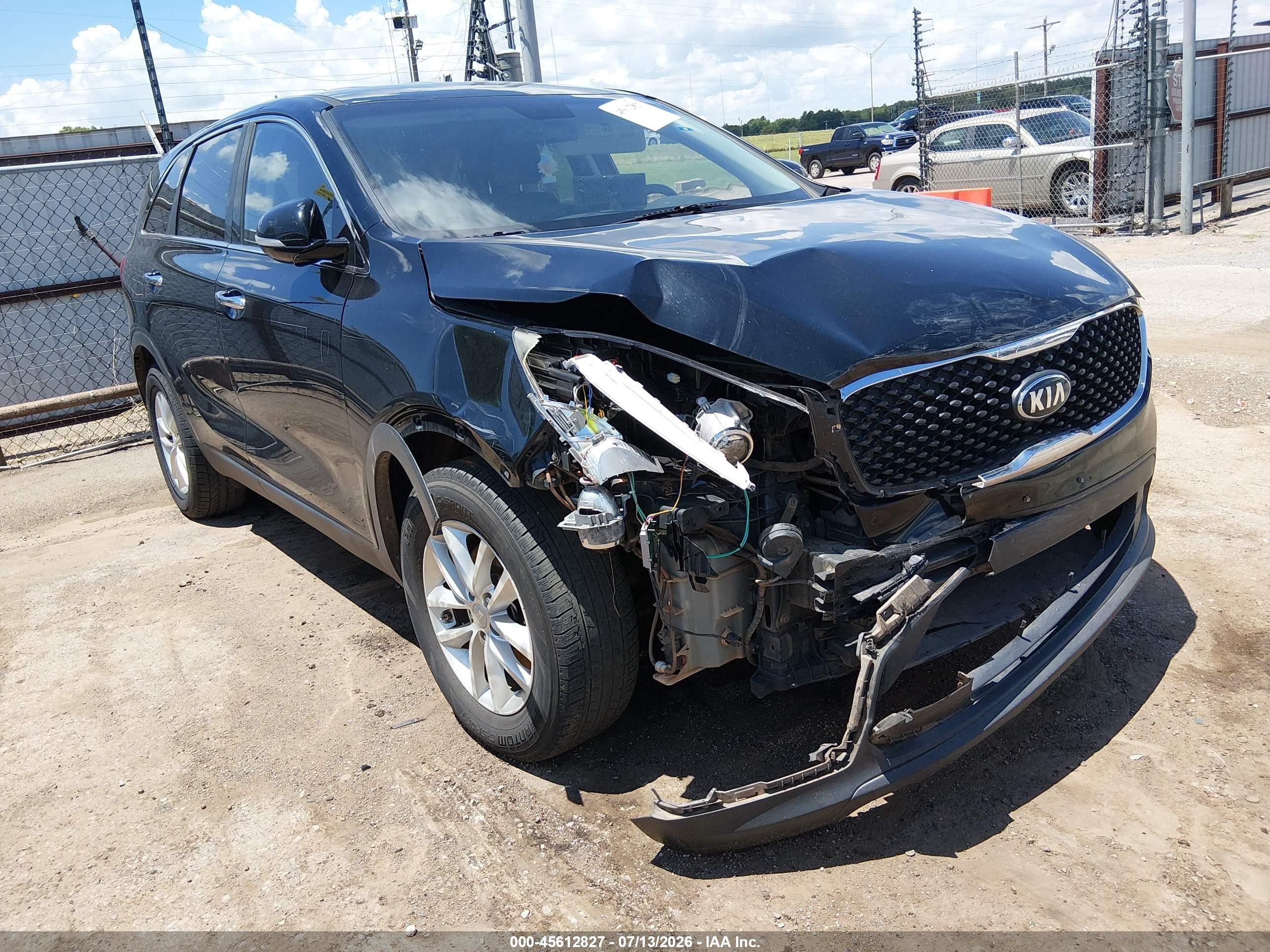 2017 Kia Sorento LX, VIN 5XYPG4A34HG283311 — Front end