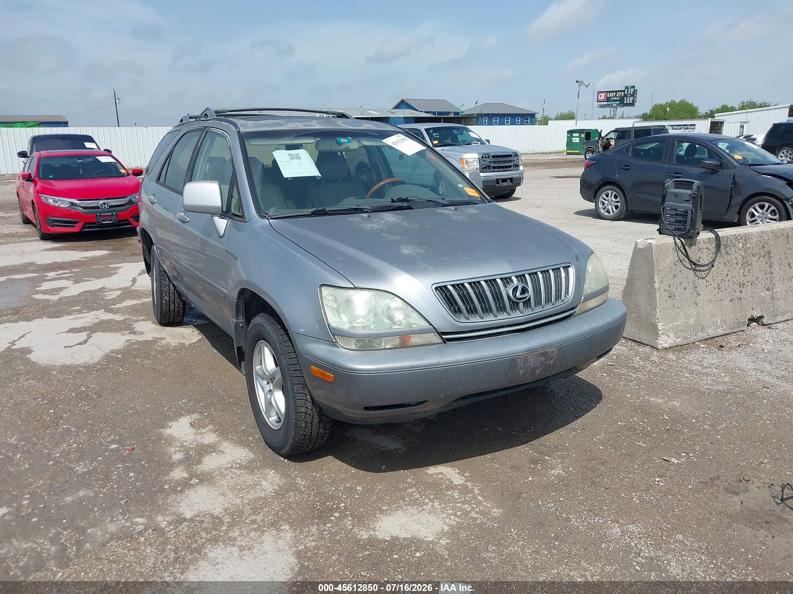 2002 Lexus RX 300, VIN JTJGF10U820131697 — Rear end
