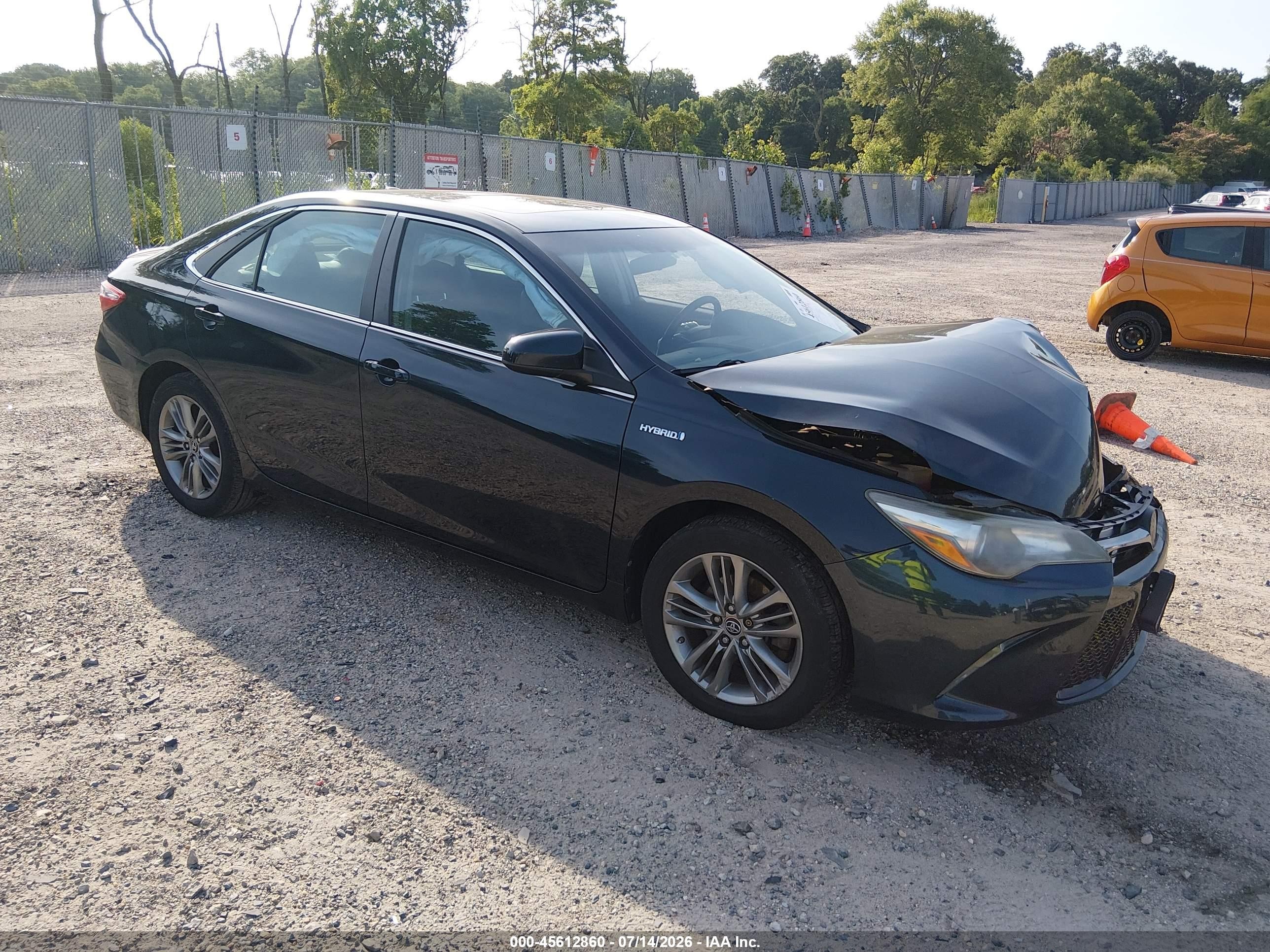 2015 Toyota Camry XLE, VIN 4T1BD1FK6FU166810 — Перед