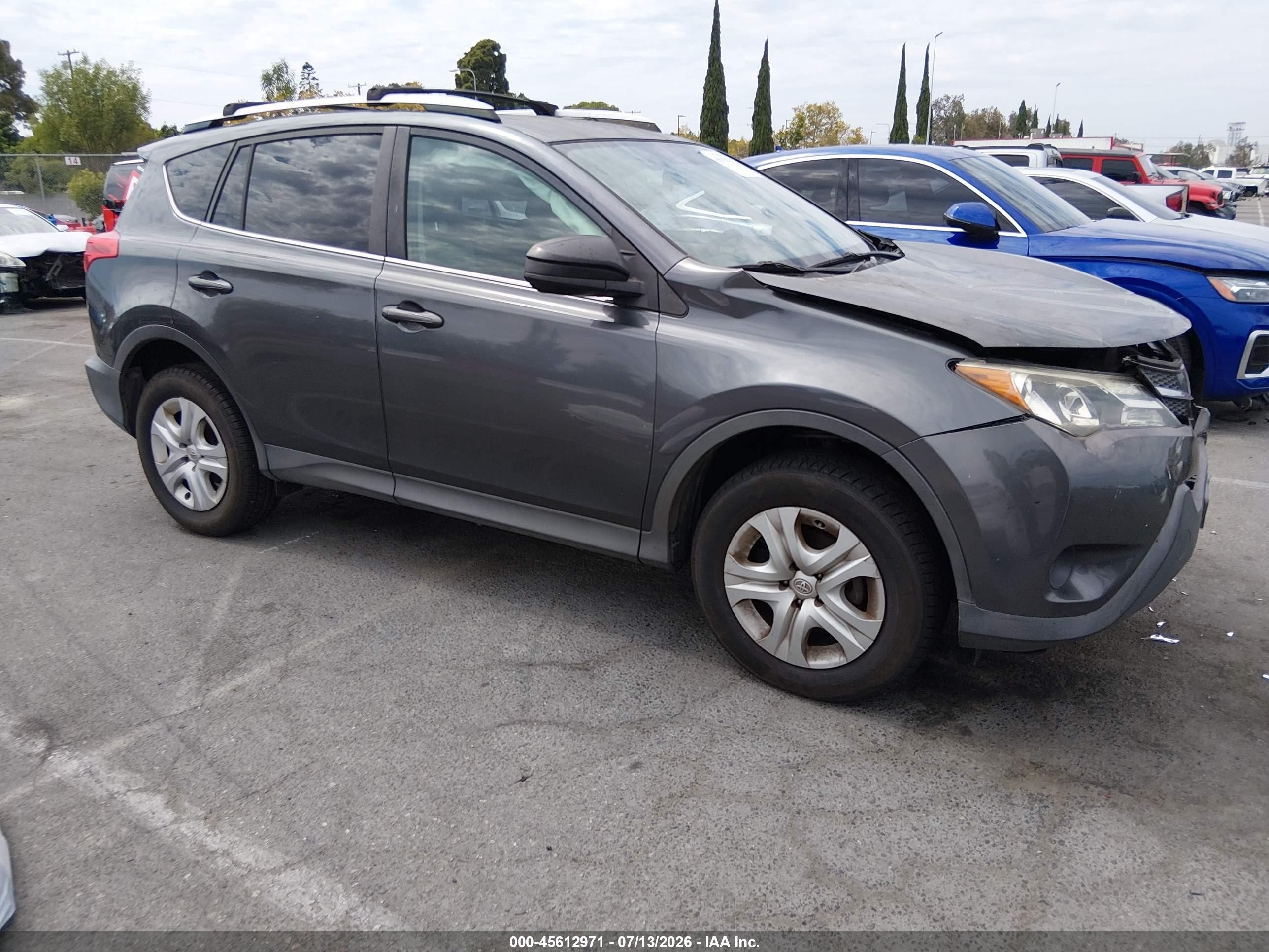 2015 Toyota RAV4 LE, VIN JTMZFREV2FD052228 — Front end