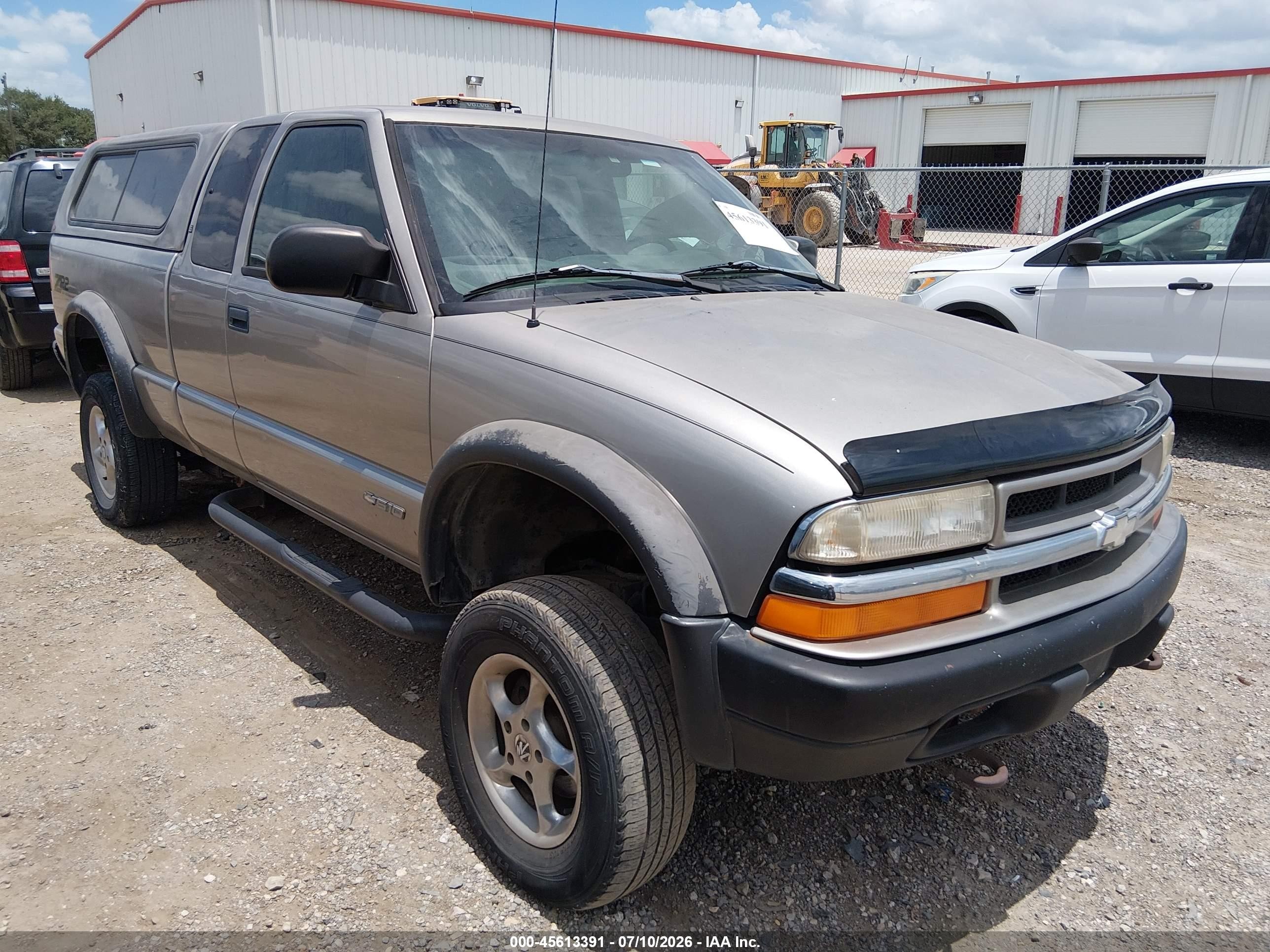 1998 Chevrolet S-10 LS, VIN 1GCCT19W7W8252775 — Normal wear