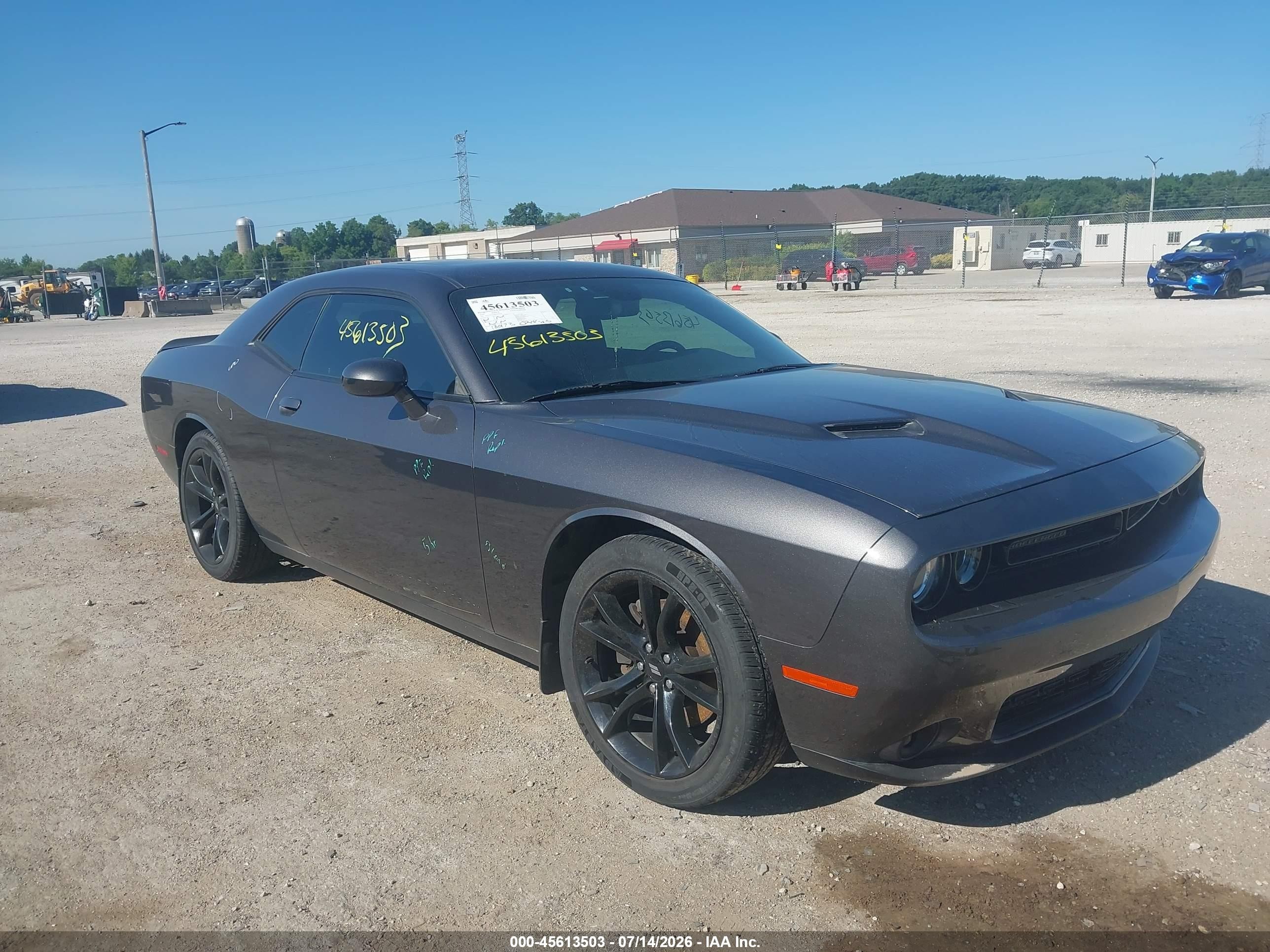 2018 Dodge Challenger SXT, VIN 2C3CDZAG2JH322237 — Бок