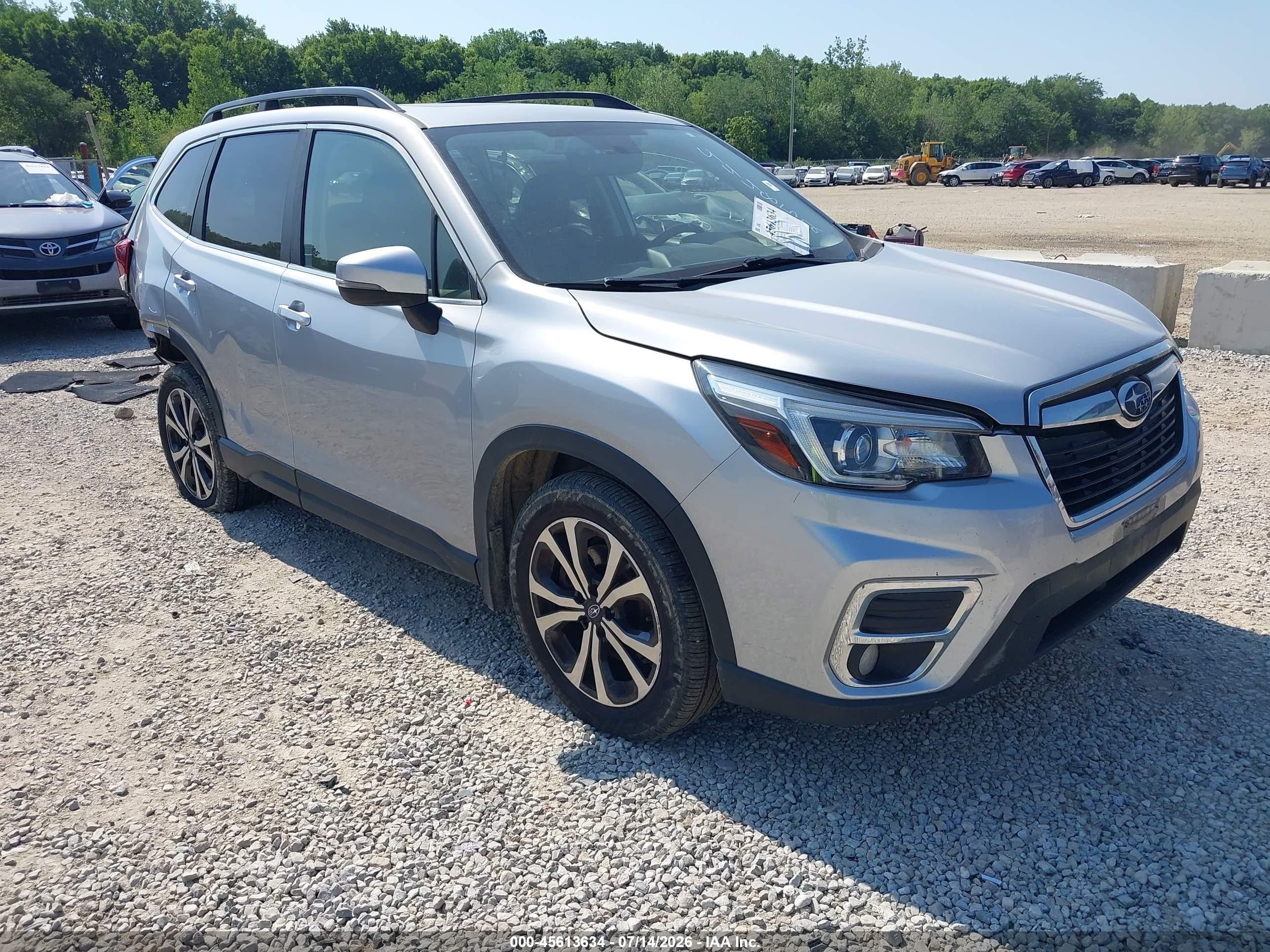 2019 Subaru Forester Limited, VIN JF2SKAUC7KH444852 — Зад