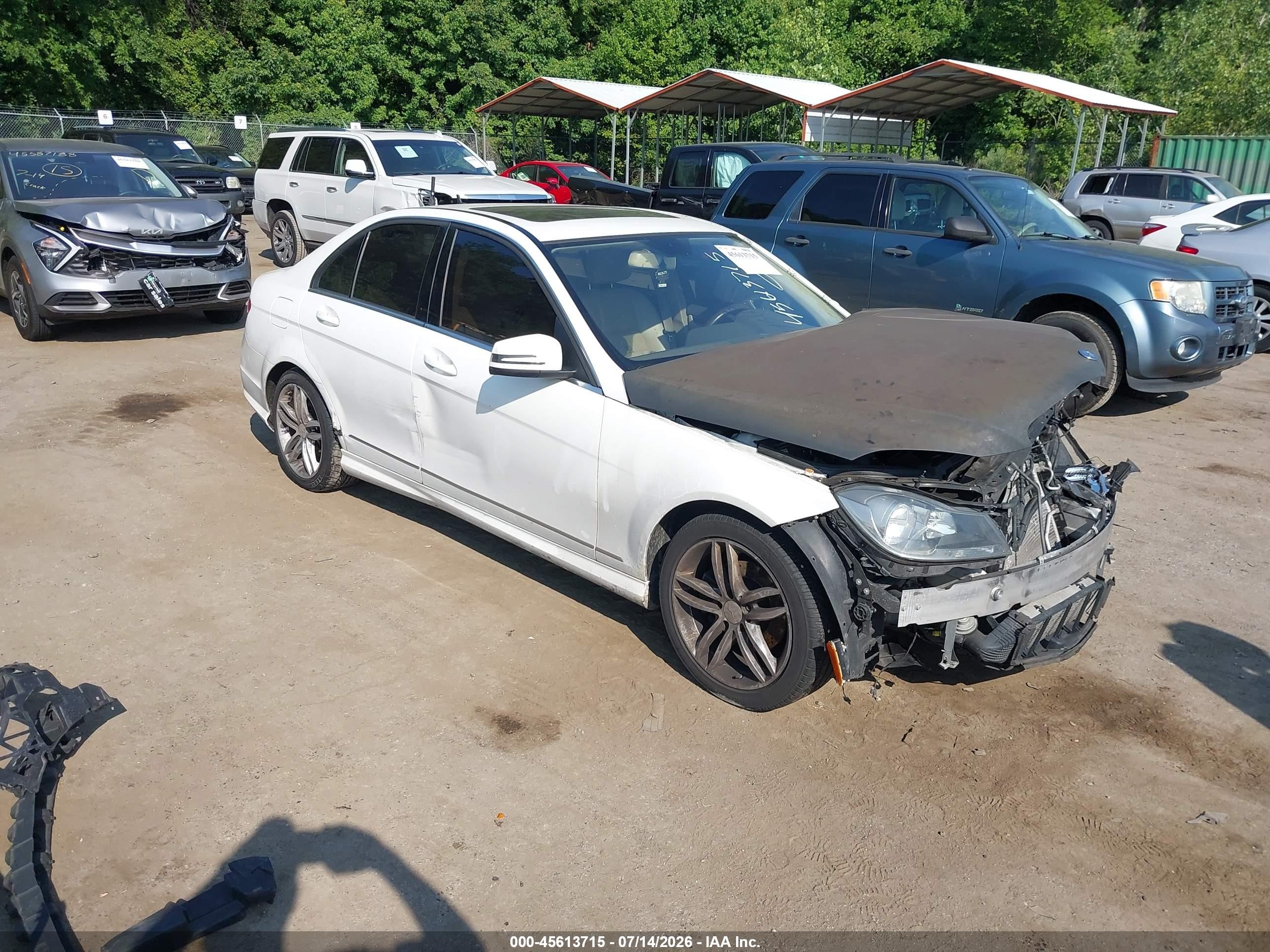 2013 Mercedes-Benz C 250 Sport, VIN WDDGF4HB4DR294651 — Front end
