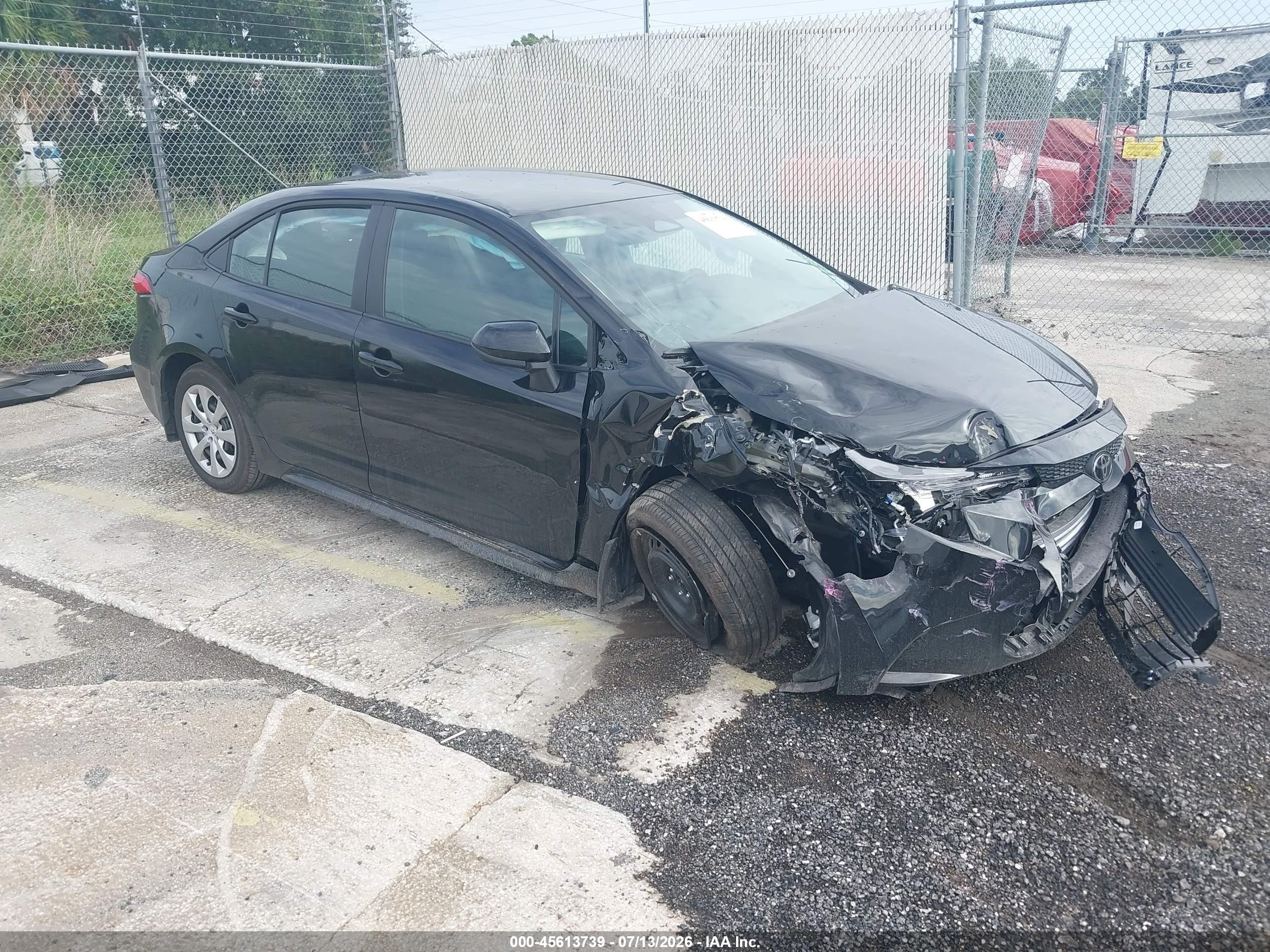 2026 Toyota Corolla LE, VIN 5YFB4MDE1TP449742 — Перед