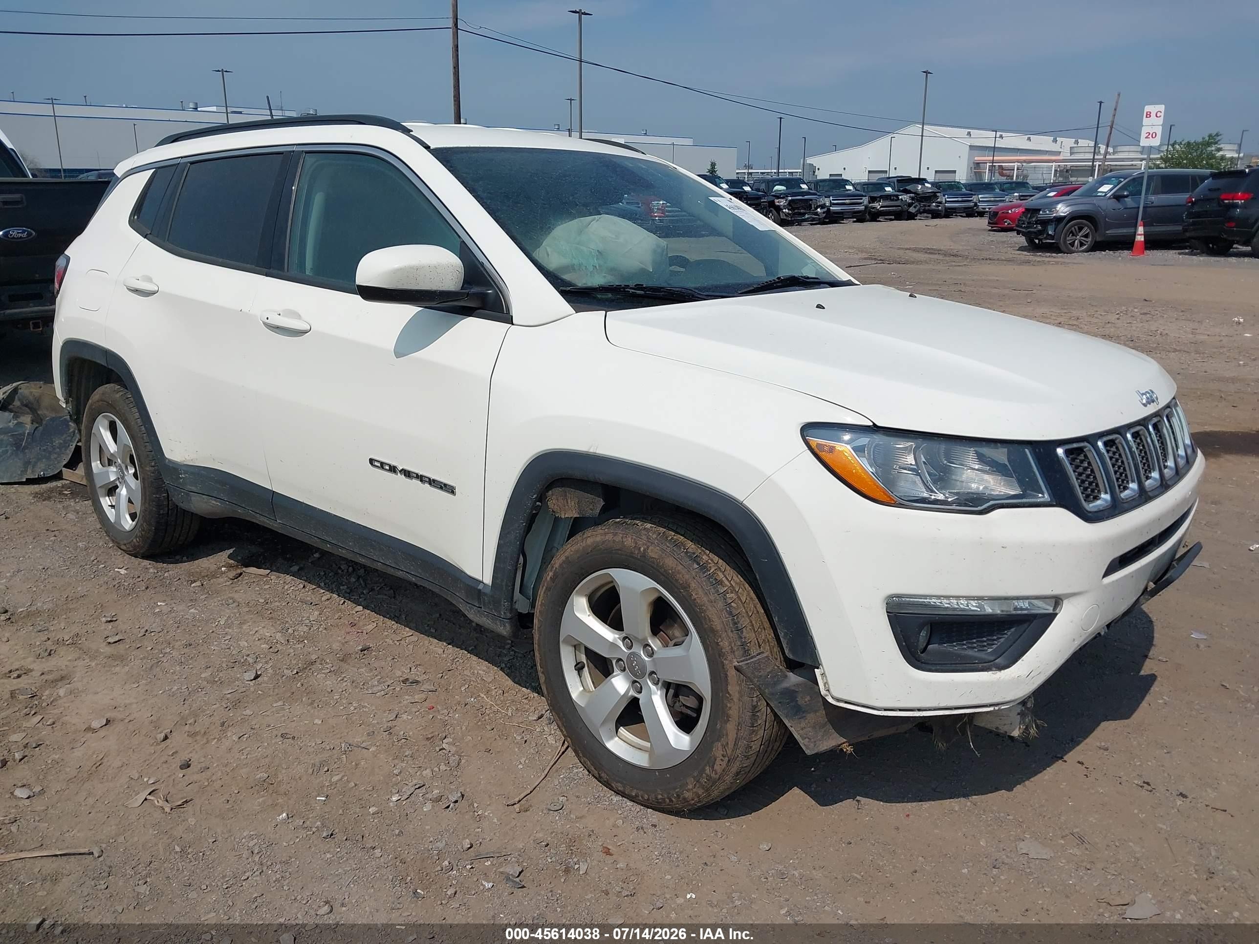 2019 Jeep Compass Latitude, VIN 3C4NJDBB8KT850876 — Перед