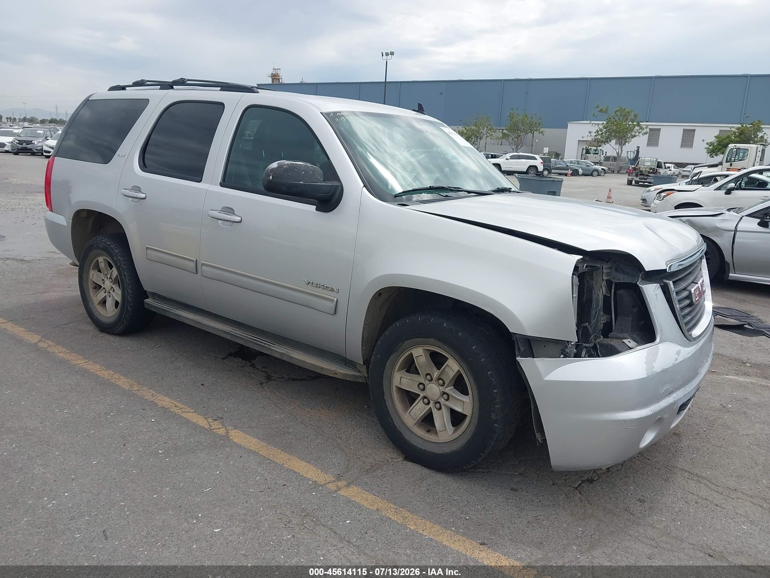 2014 GMC Yukon SLT, VIN 1GKS1CE06ER232027 — Front end