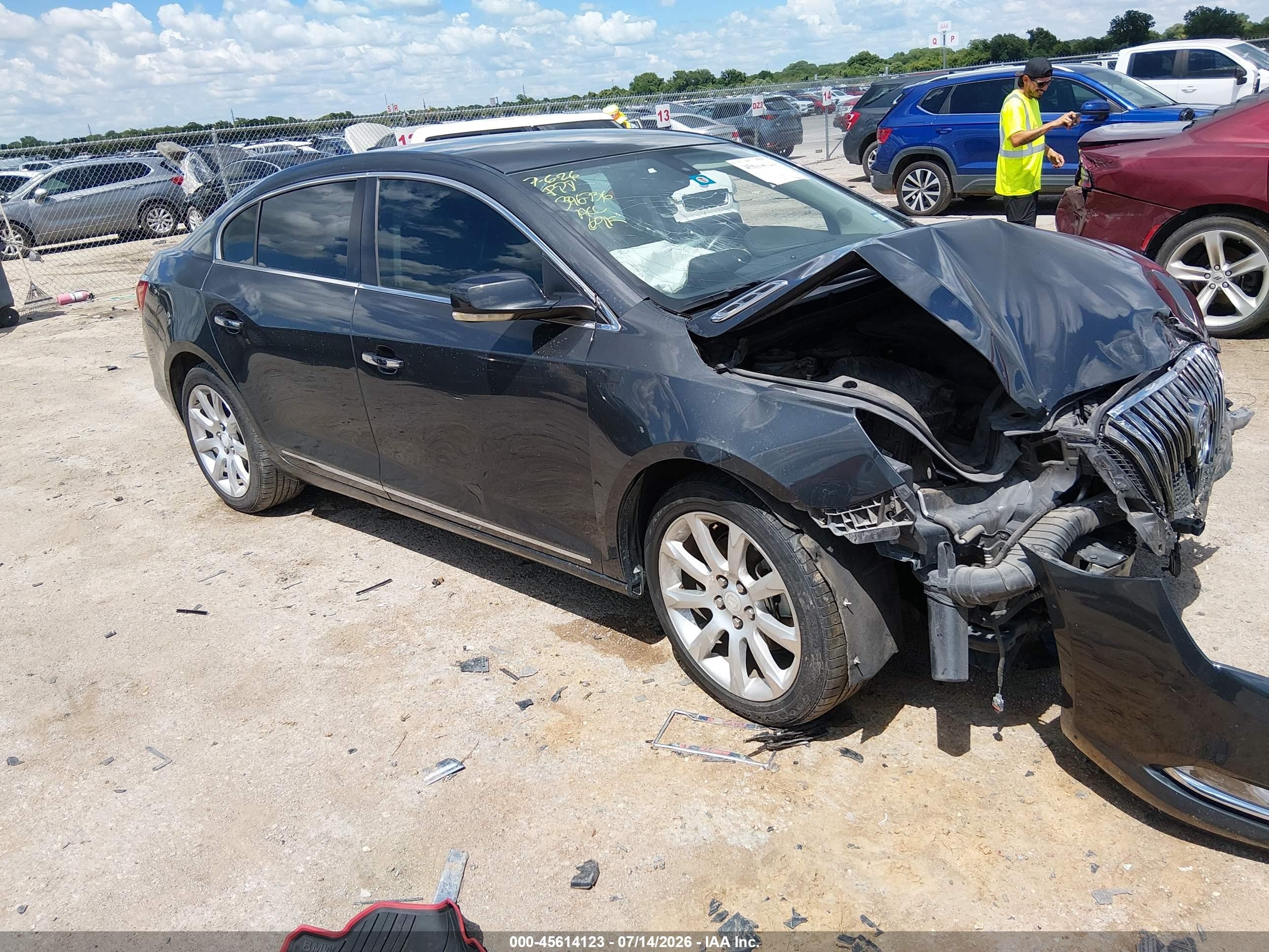 2015 Buick LaCrosse Premium I, VIN 1G4GD5G37FF214582 — Front end