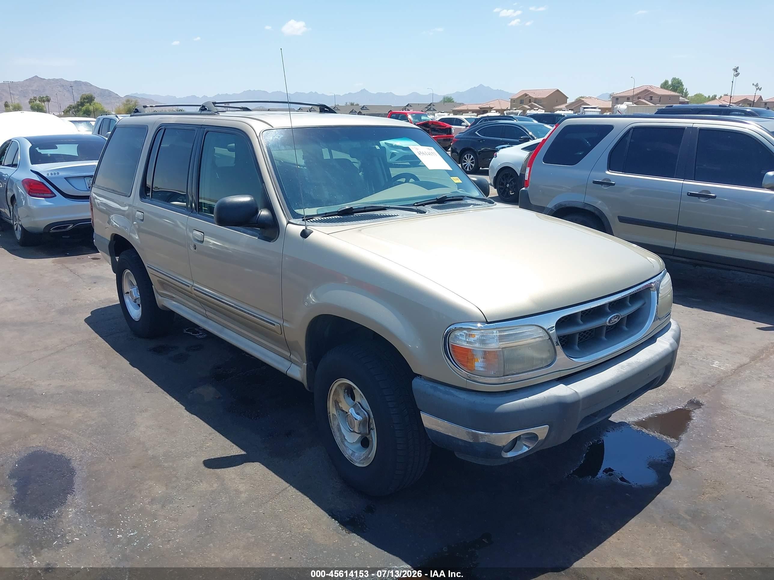 2000 Ford Explorer XLT, VIN 1FMZU73E1YUB19171 — Rear end
