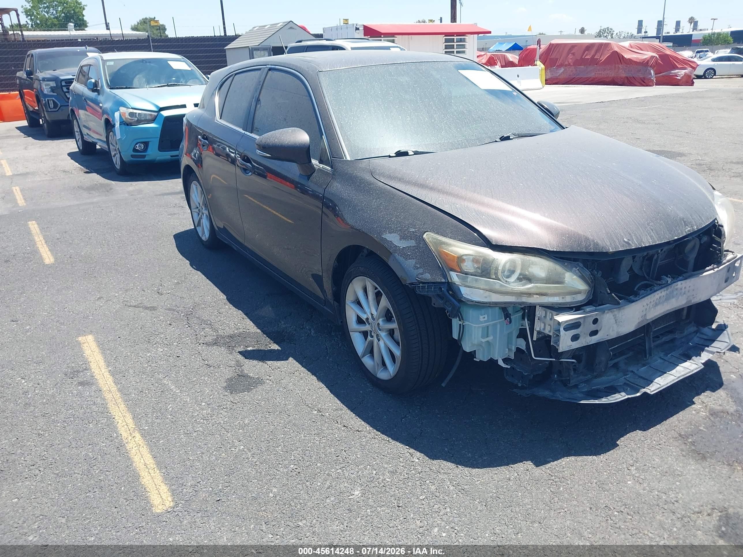 2011 Lexus CT 200h Premium, VIN JTHKD5BH7B2042152 — Front end