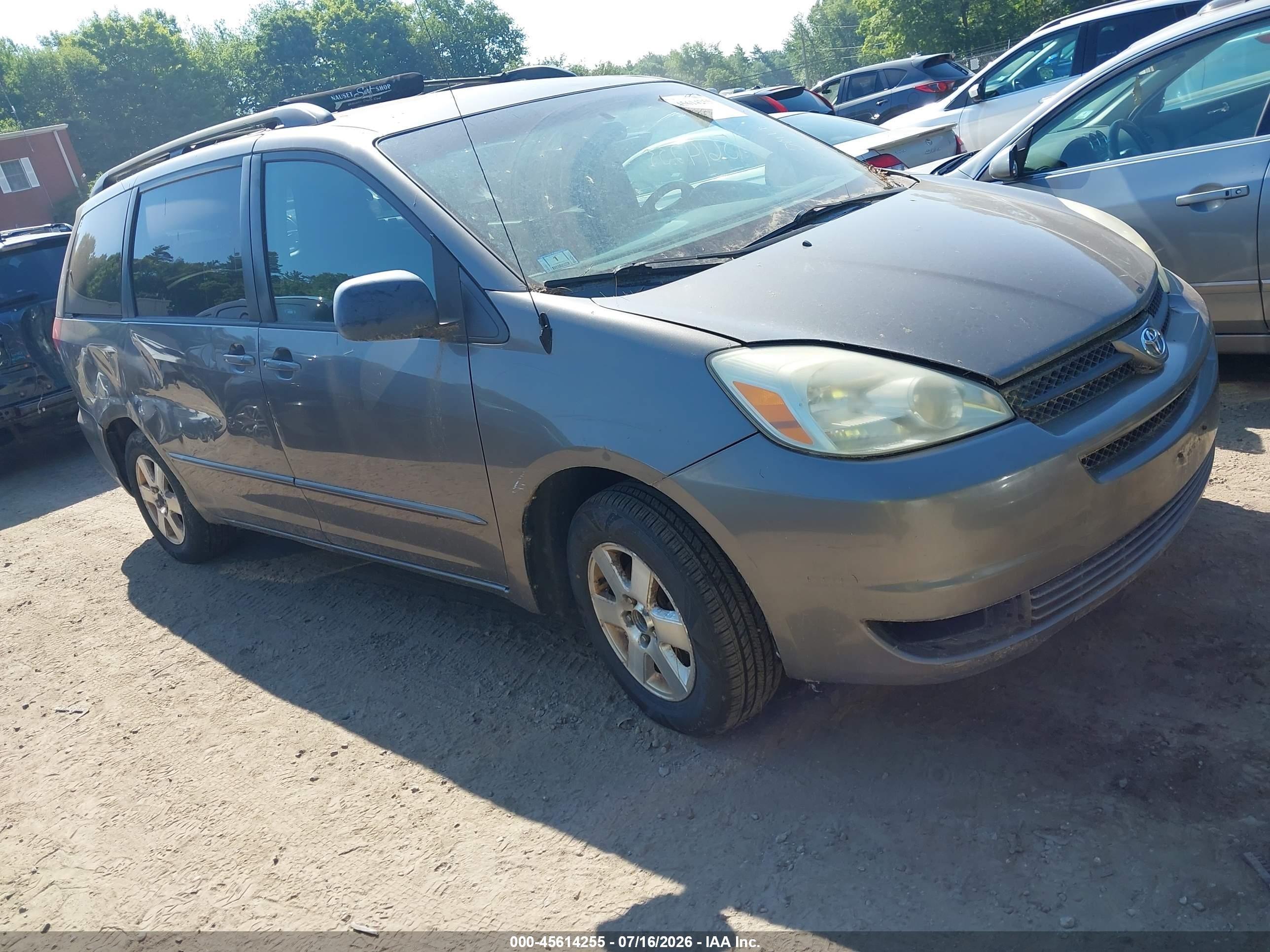 2004 Toyota Sienna LE, VIN 5TDZA23C34S143260 — Normal wear