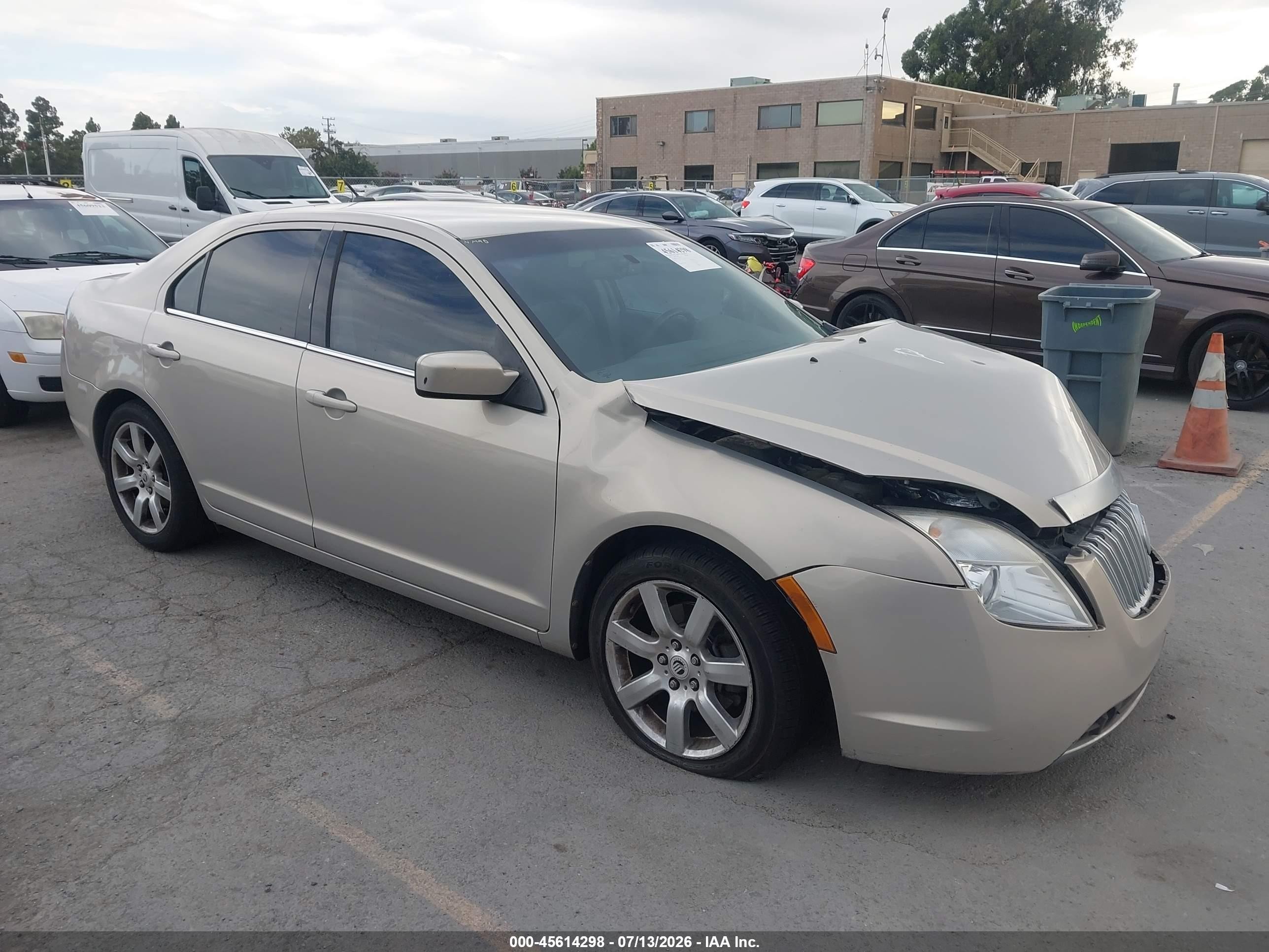 2010 Mercury Milan Premier, VIN 3MEHM0JA0AR653667 — Front end