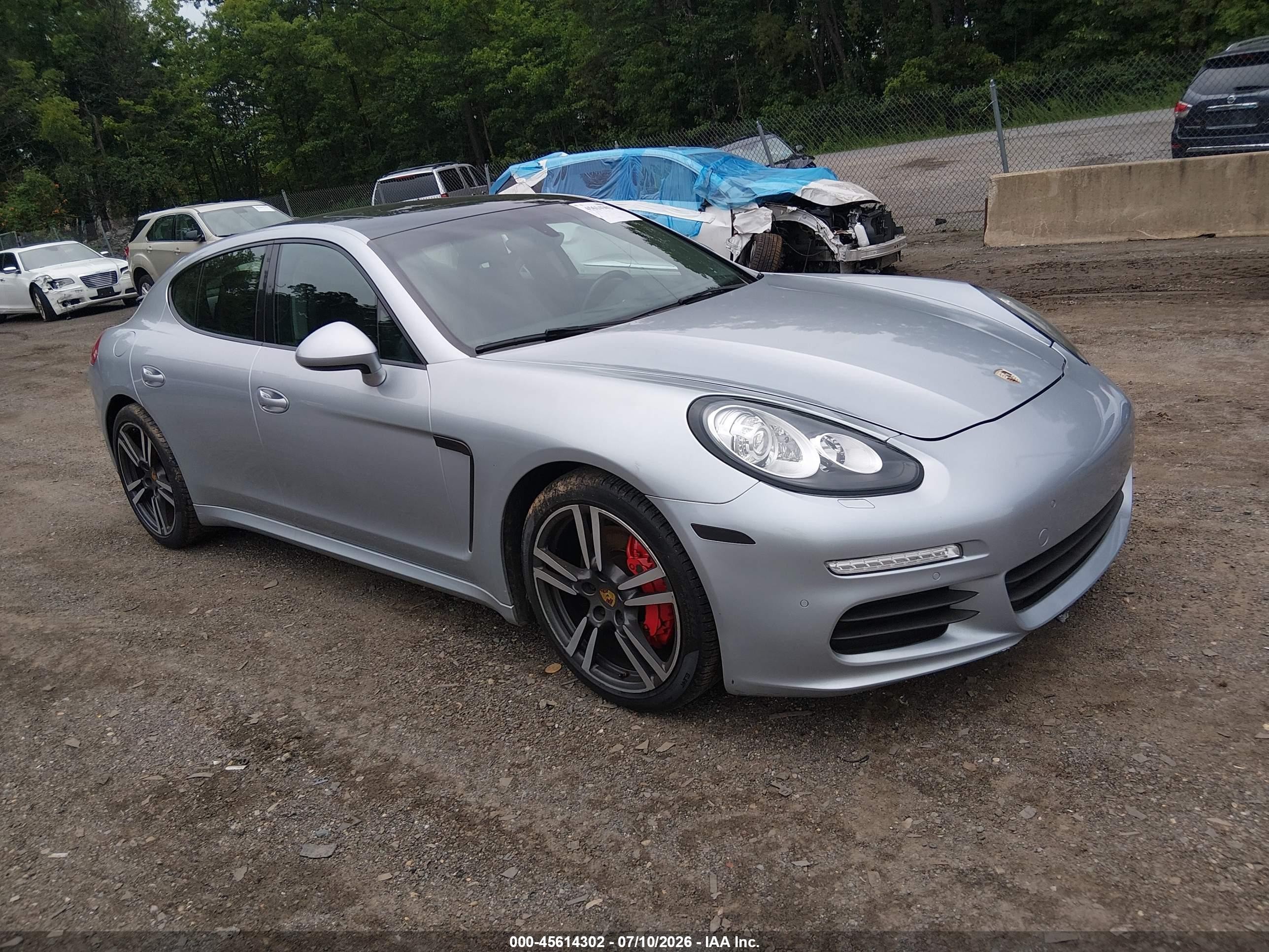 2016 Porsche Panamera 4, VIN WP0AA2A72GL001734 — Front end