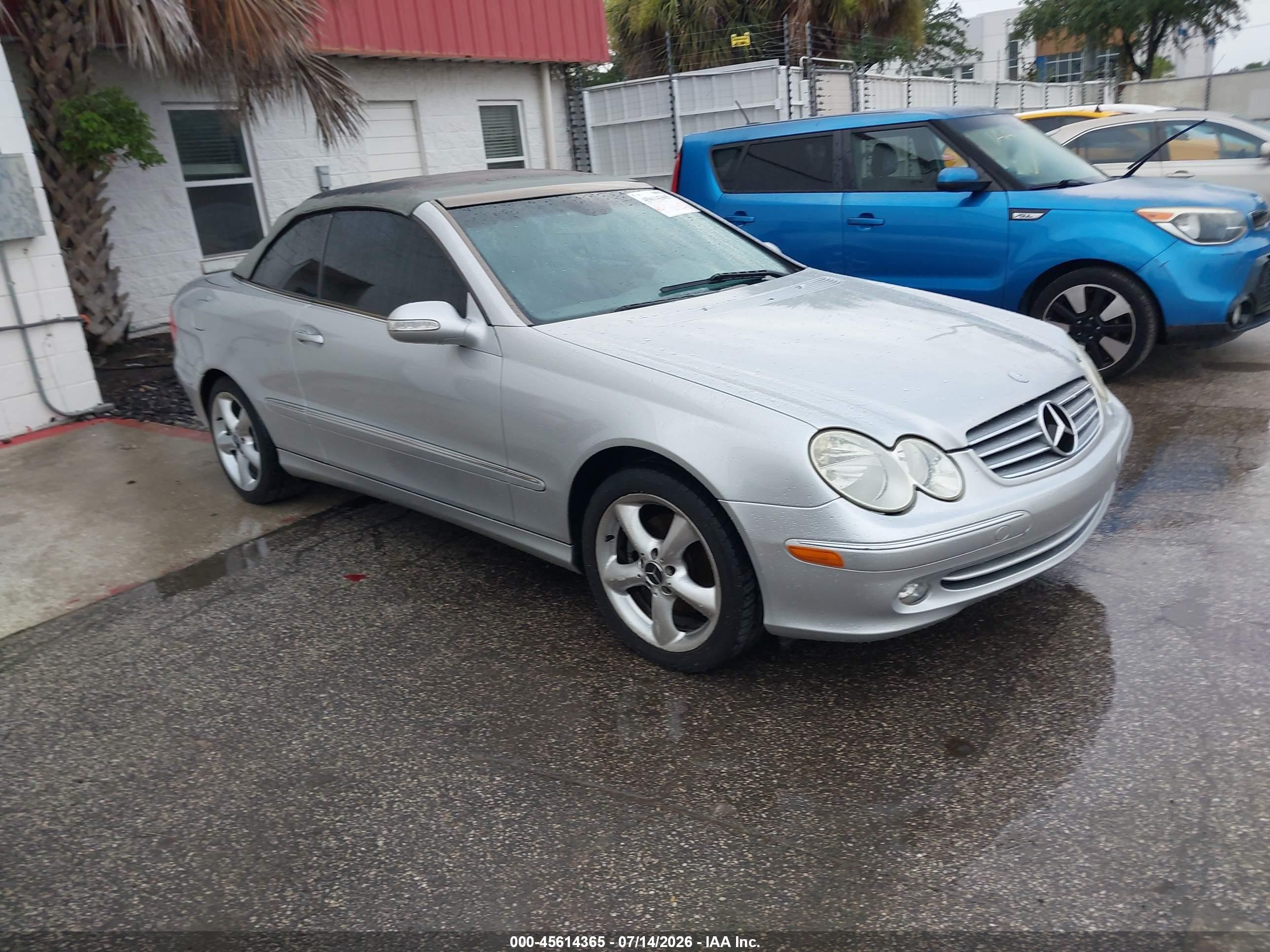2005 Mercedes-Benz CLK 320, VIN WDBTK65J25F136743 — Normal wear