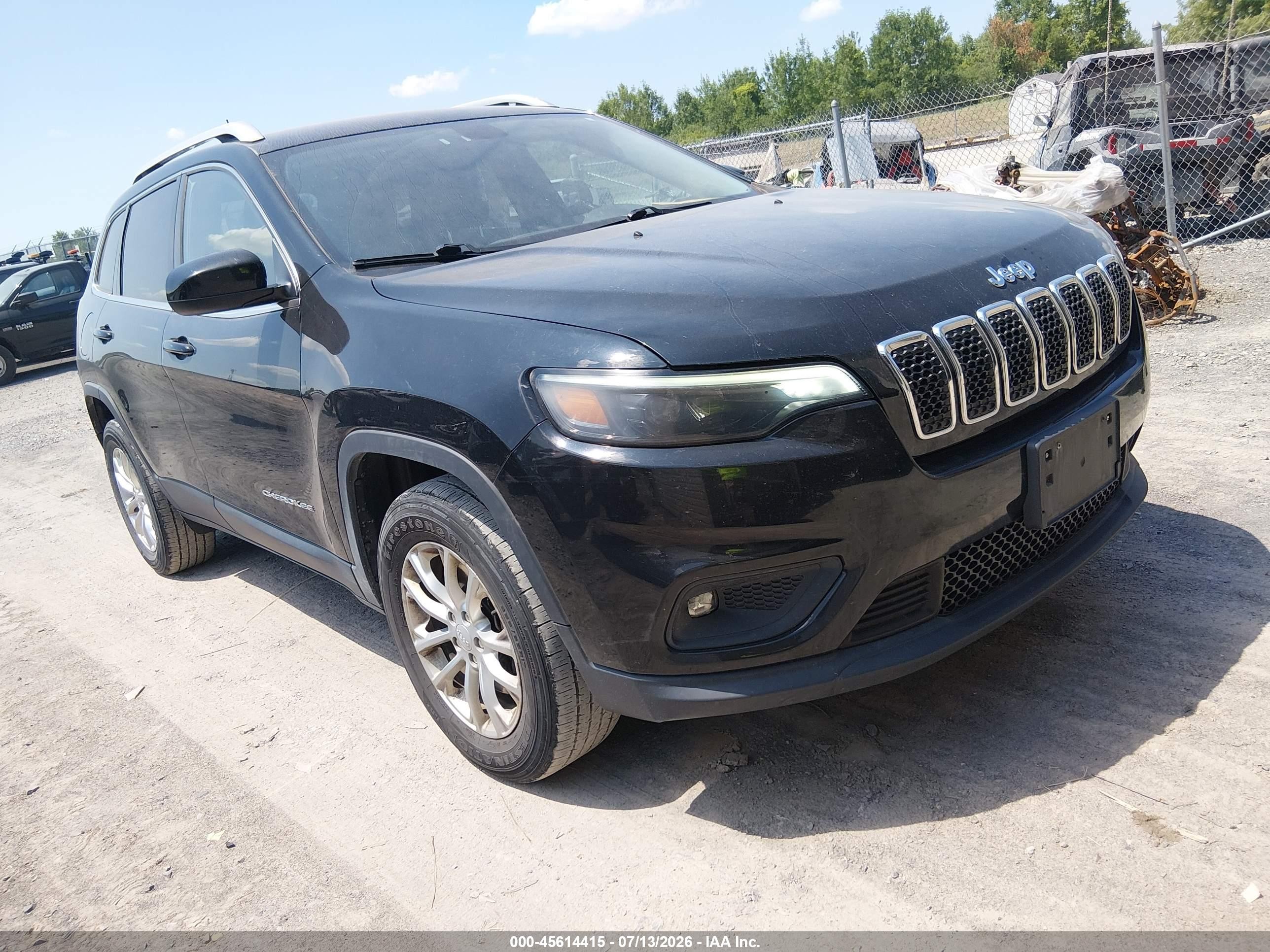 2019 Jeep Cherokee Latitude, VIN 1C4PJMCB4KD346693 — Normal wear