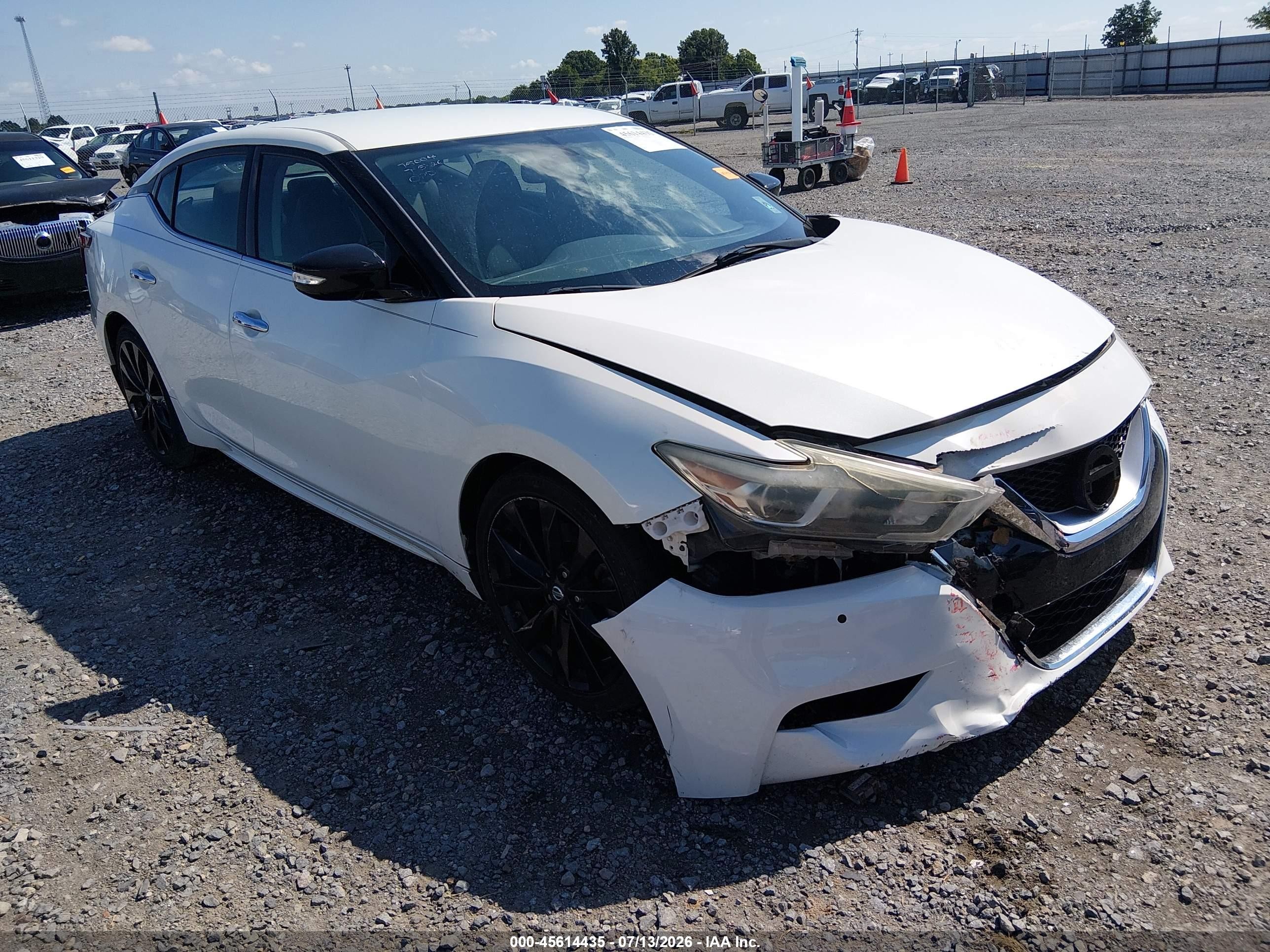2017 Nissan Maxima SL, VIN 1N4AA6AP2HC457702 — Перед