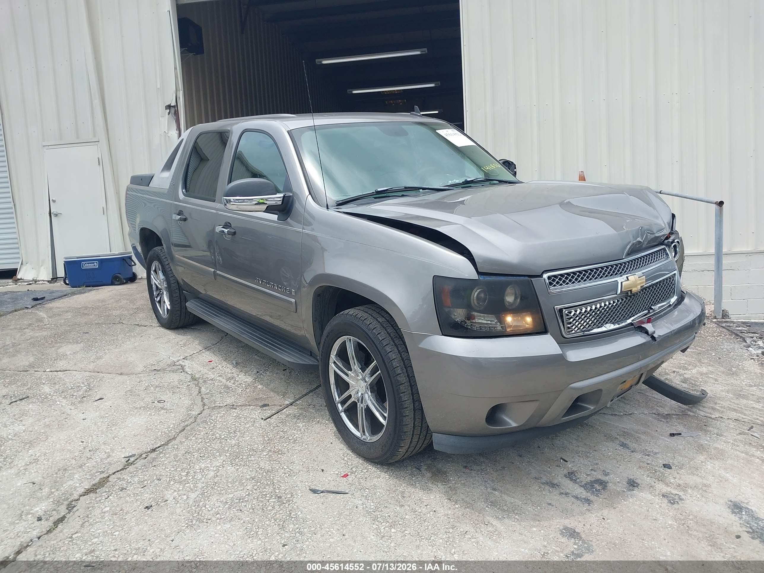 2007 Chevrolet Avalanche 1LT, VIN 3GNEC12097G141856 — Front end