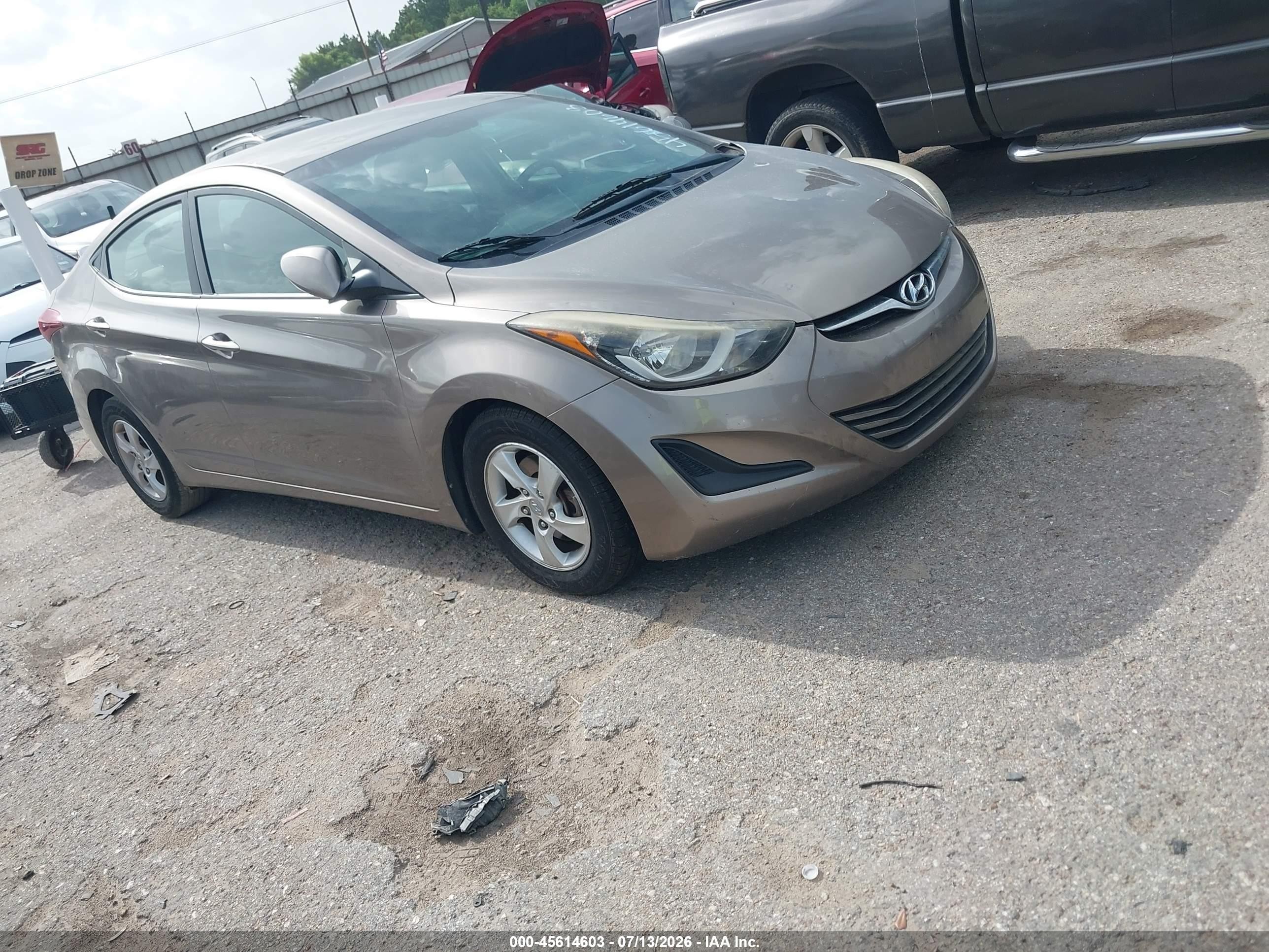 2014 Hyundai Elantra SE, VIN 5NPDH4AE2EH536745 — Normal wear