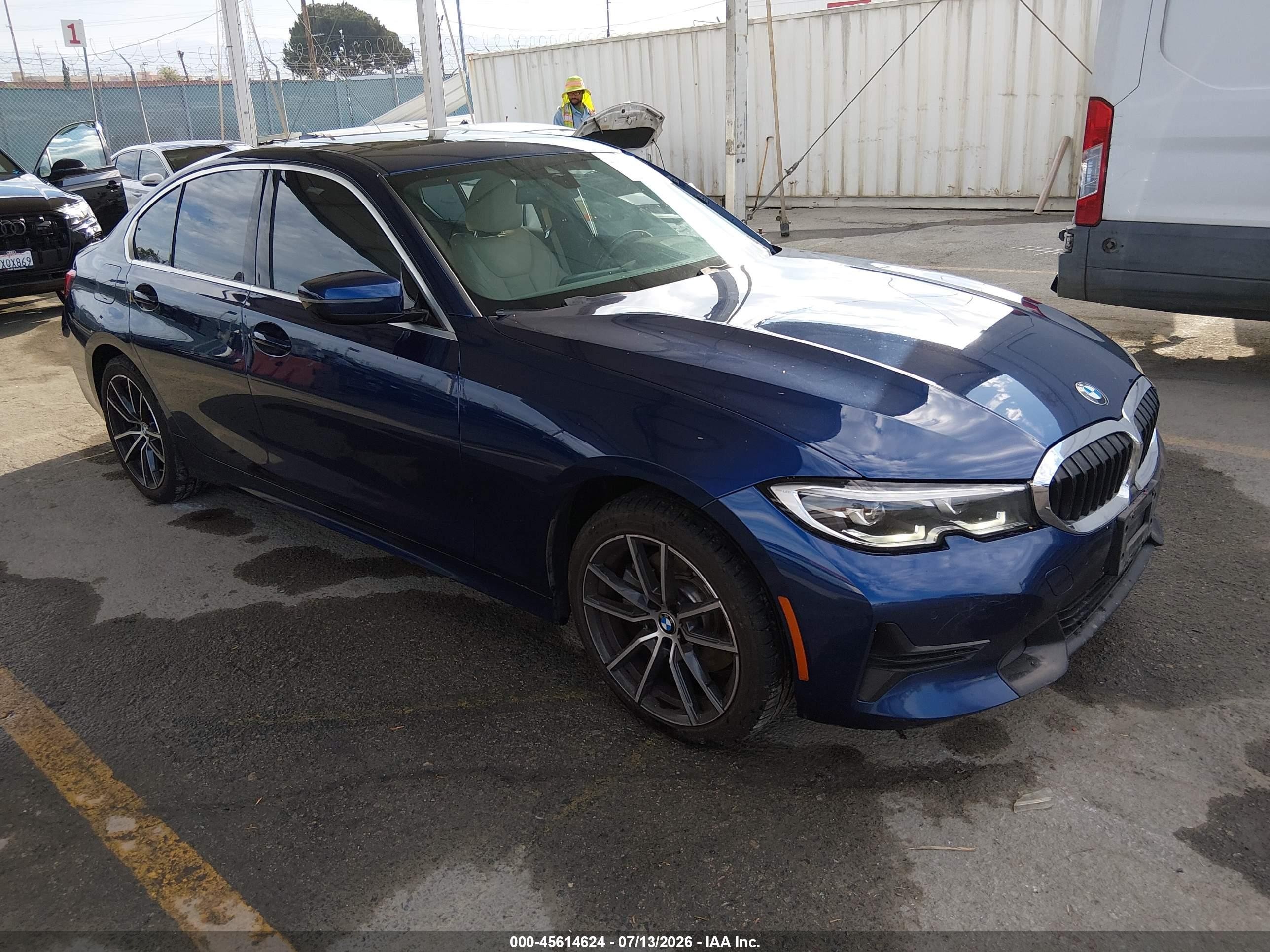 2019 BMW 3 Series 330i, VIN WBA5R1C58KAK07450 — Side
