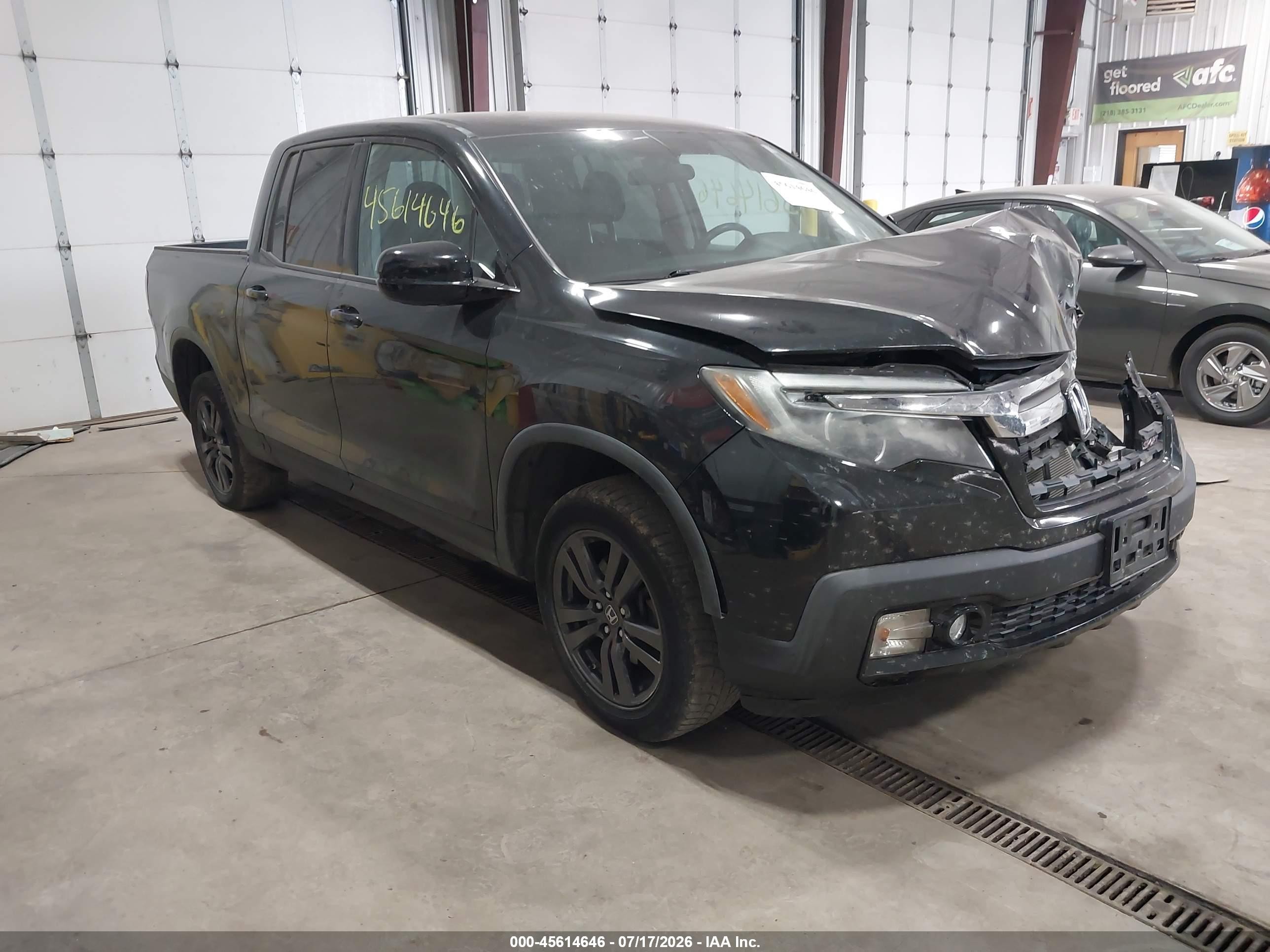 2017 Honda Ridgeline Sport, VIN 5FPYK3F13HB005325 — Front end
