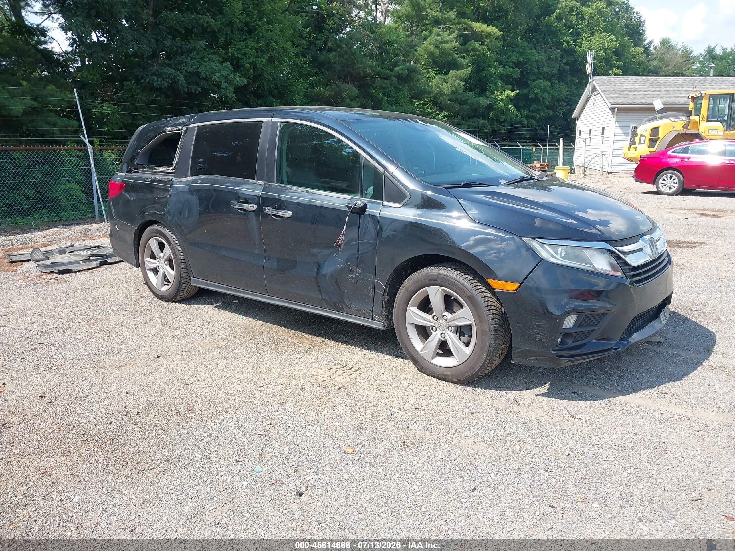 2018 Honda Odyssey EX-L, VIN 5FNRL6H75JB095189 — Side