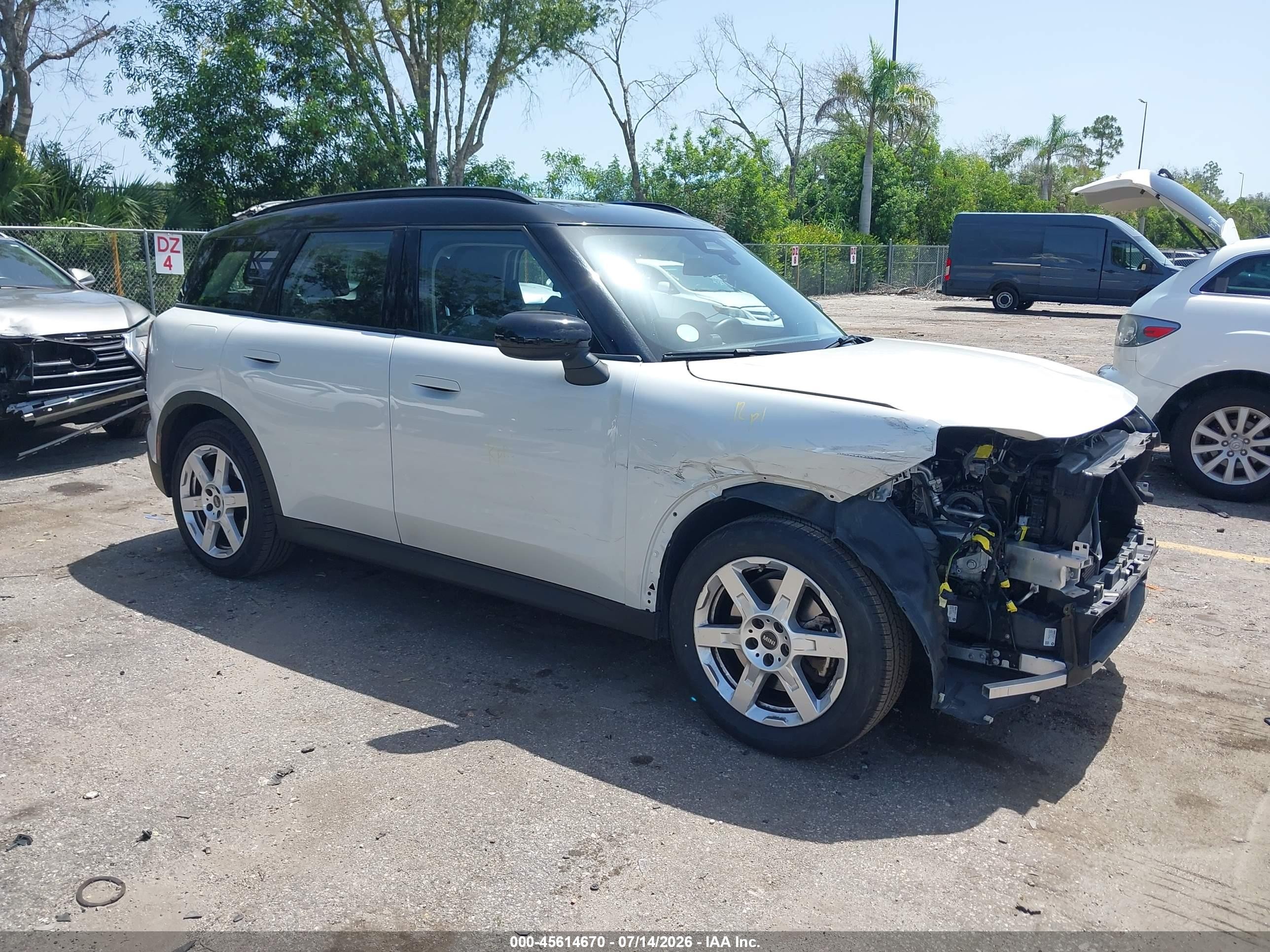 2025 MINI Countryman S, VIN WMZ23GA07S7S16333 — Front end
