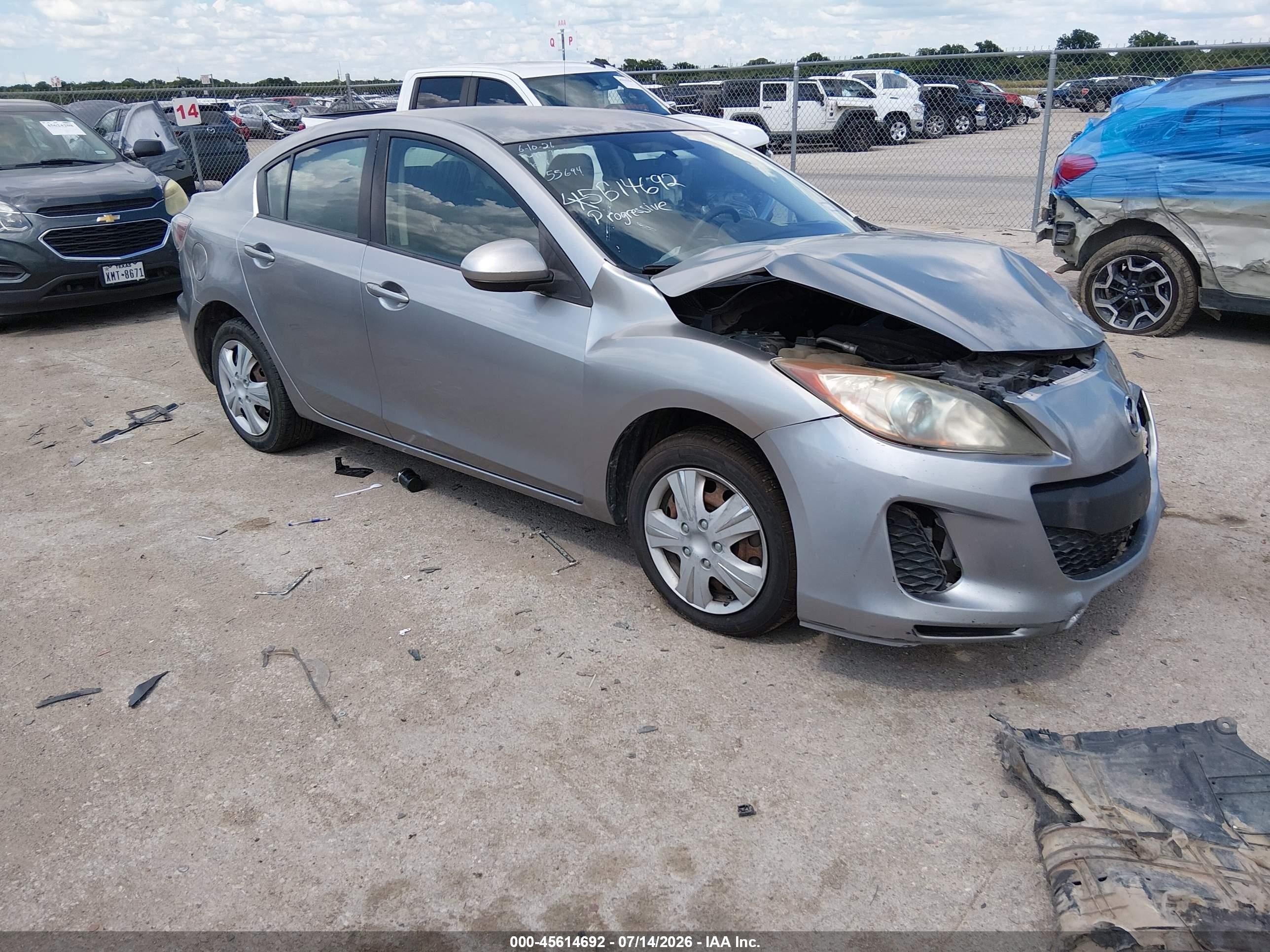 2013 Mazda 3 i Sport, VIN JM1BL1U75D1760051 — Front end