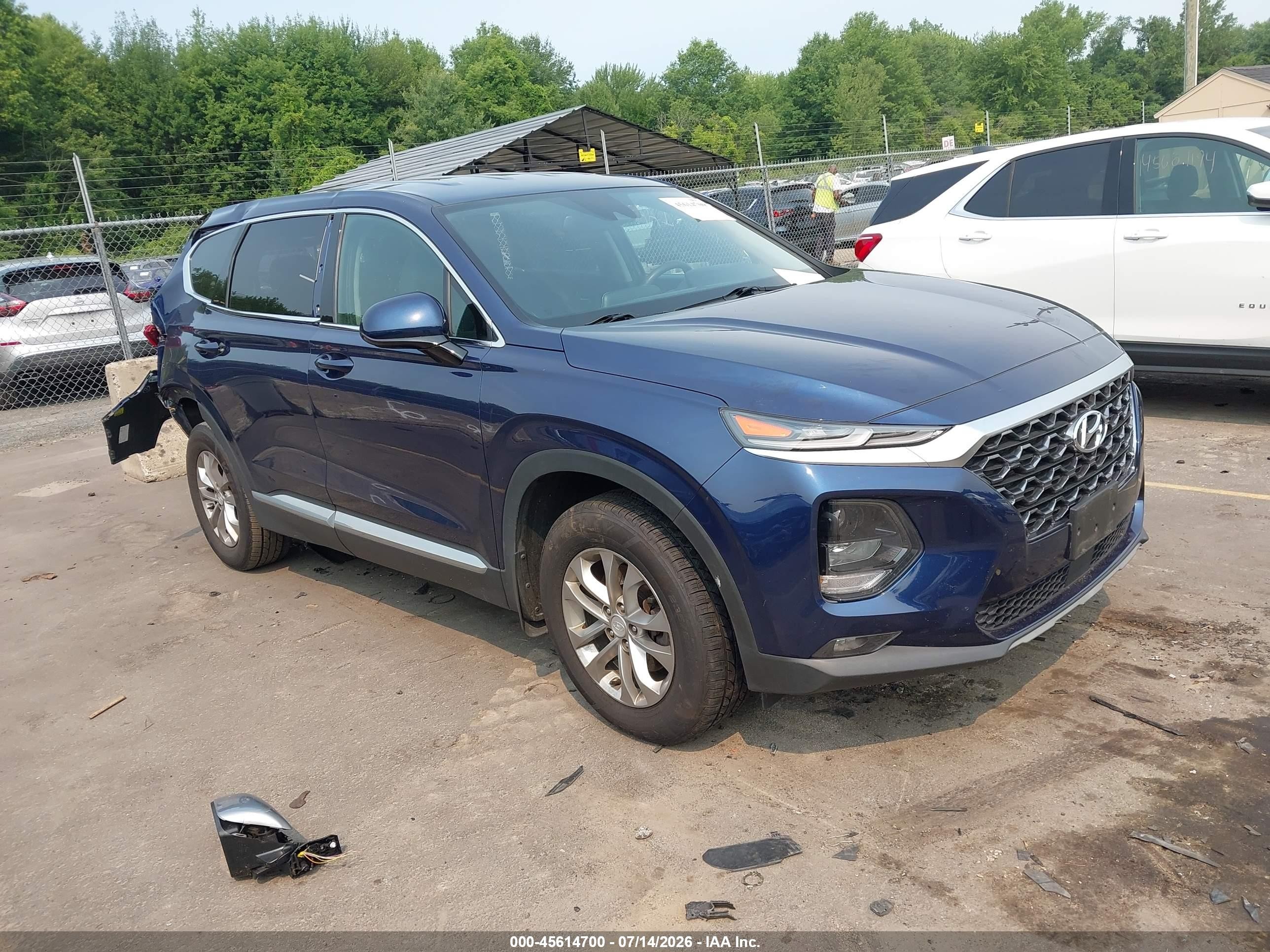 2020 Hyundai Santa Fe SEL, VIN 5NMS3CAD5LH290405 — Rear end