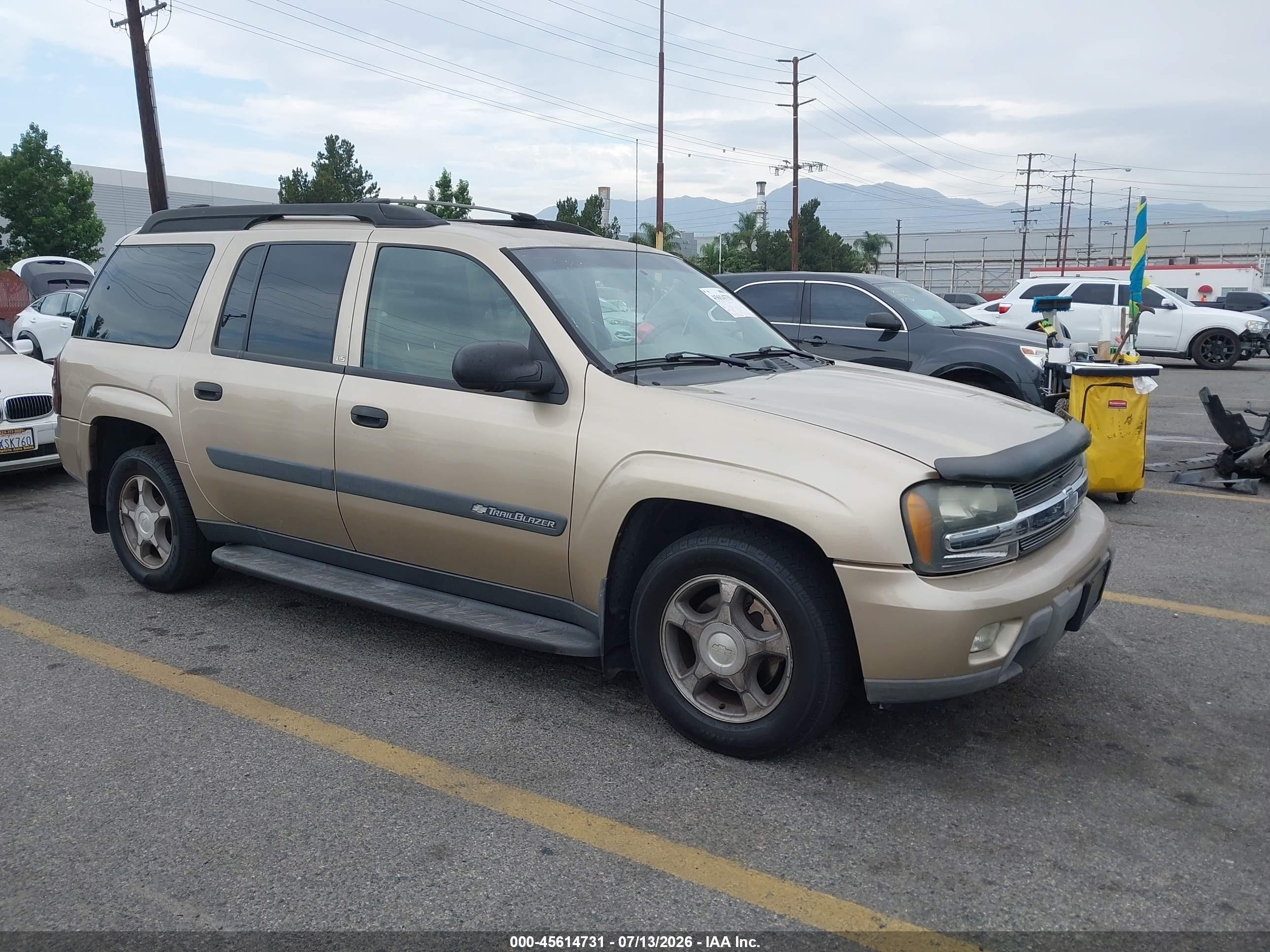 2004 Chevrolet TrailBlazer EXT LT, VIN 1GNES16S146140681 — Front end