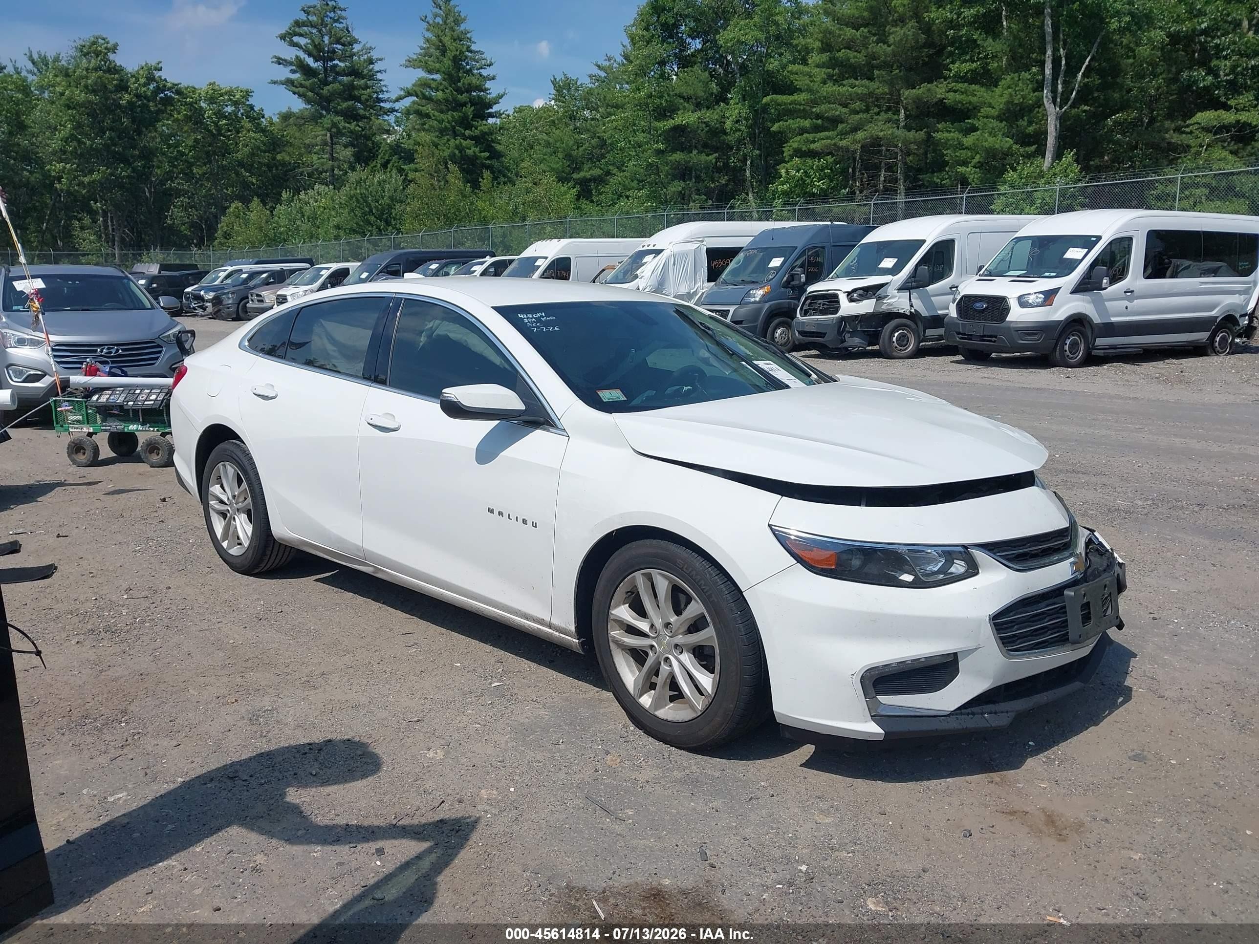 2018 Chevrolet Malibu LT, VIN 1G1ZD5ST9JF178898 — Front end
