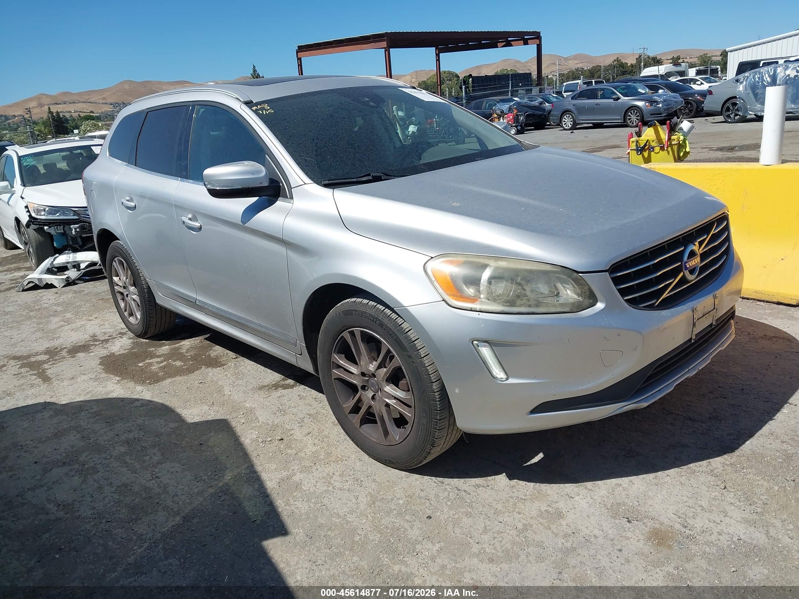 2015 Volvo XC60 T5 Drive-E Premier, VIN YV426MDB6F2614877 — Normal wear