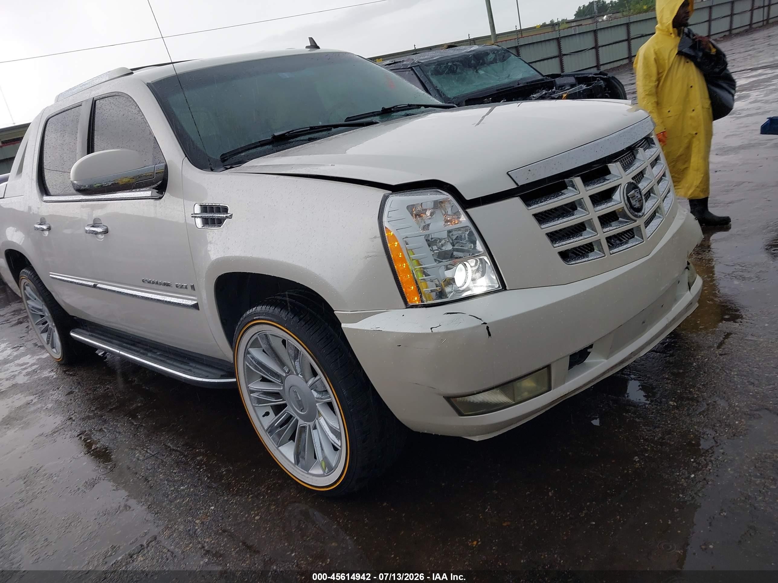 2007 Cadillac Escalade EXT, VIN 3GYFK62807G250820 — Front end