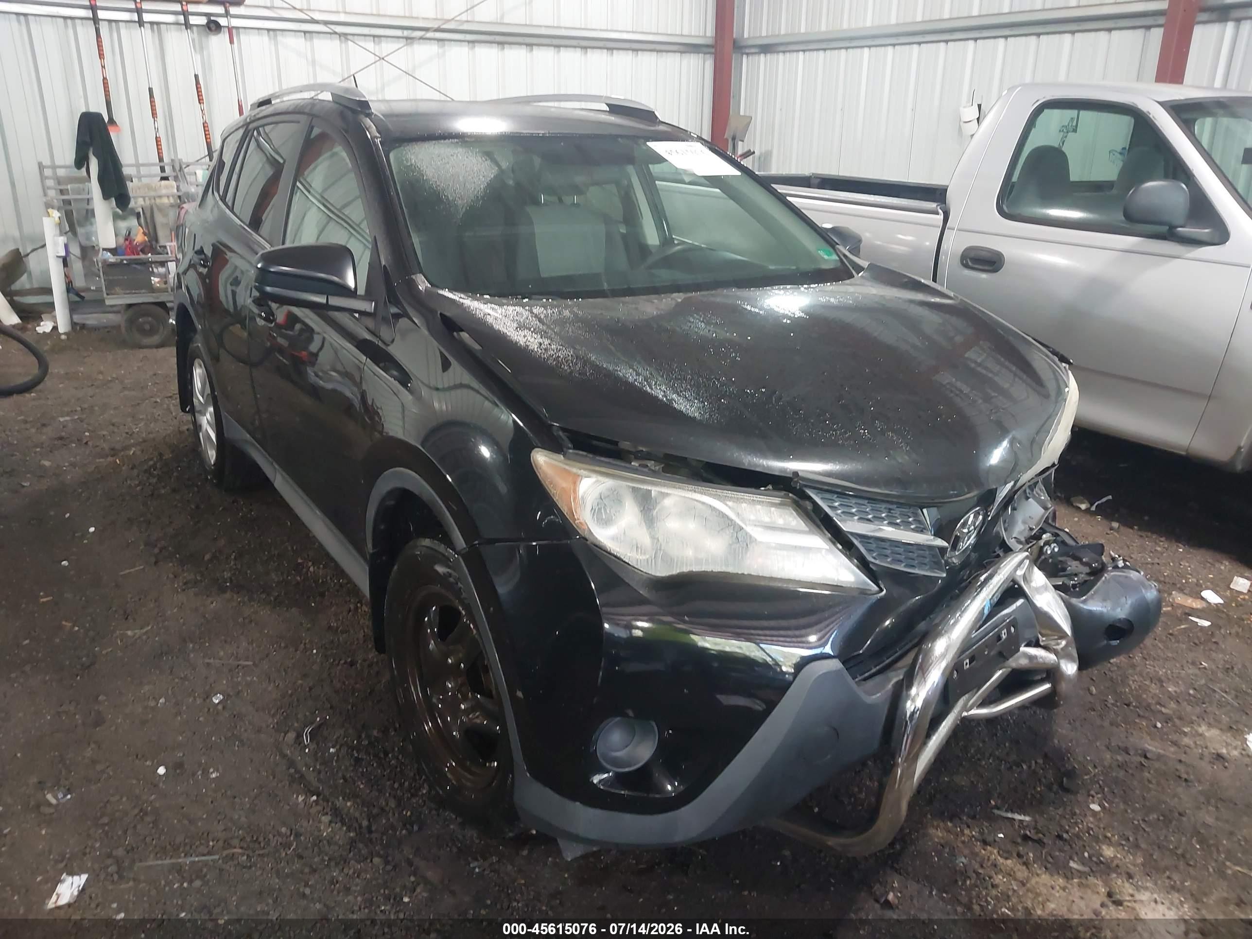 2015 Toyota RAV4 LE, VIN 2T3BFREV6FW314840 — Front end