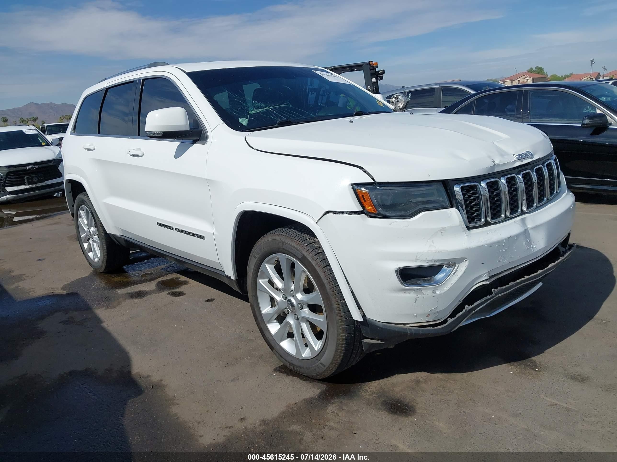 2018 Jeep Grand Cherokee Sterling, VIN 1C4RJFBT4JC204184 — Перед