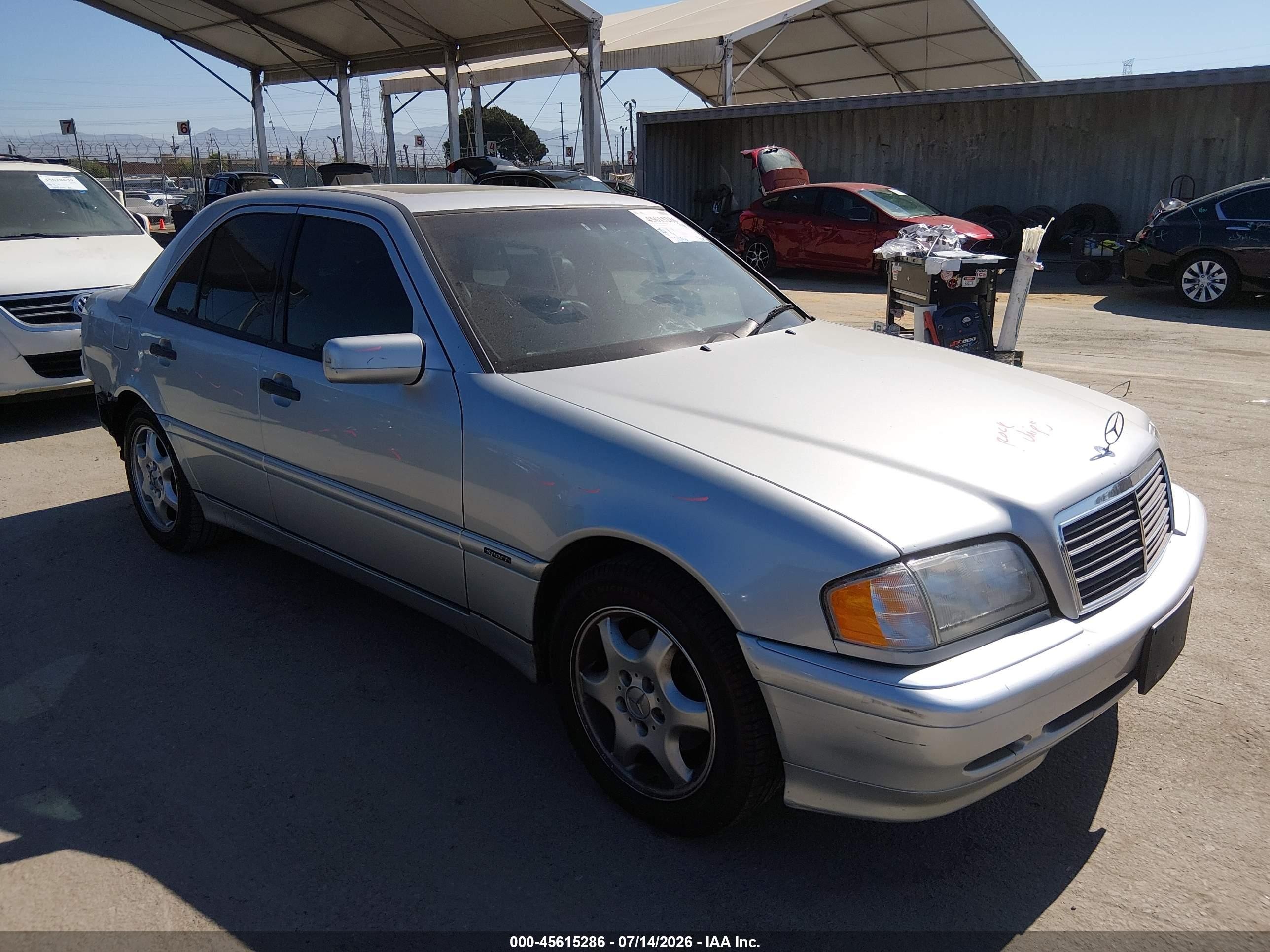 2000 Mercedes-Benz C 230 Kompressor, VIN WDBHA24GXYA834042 — Rear end