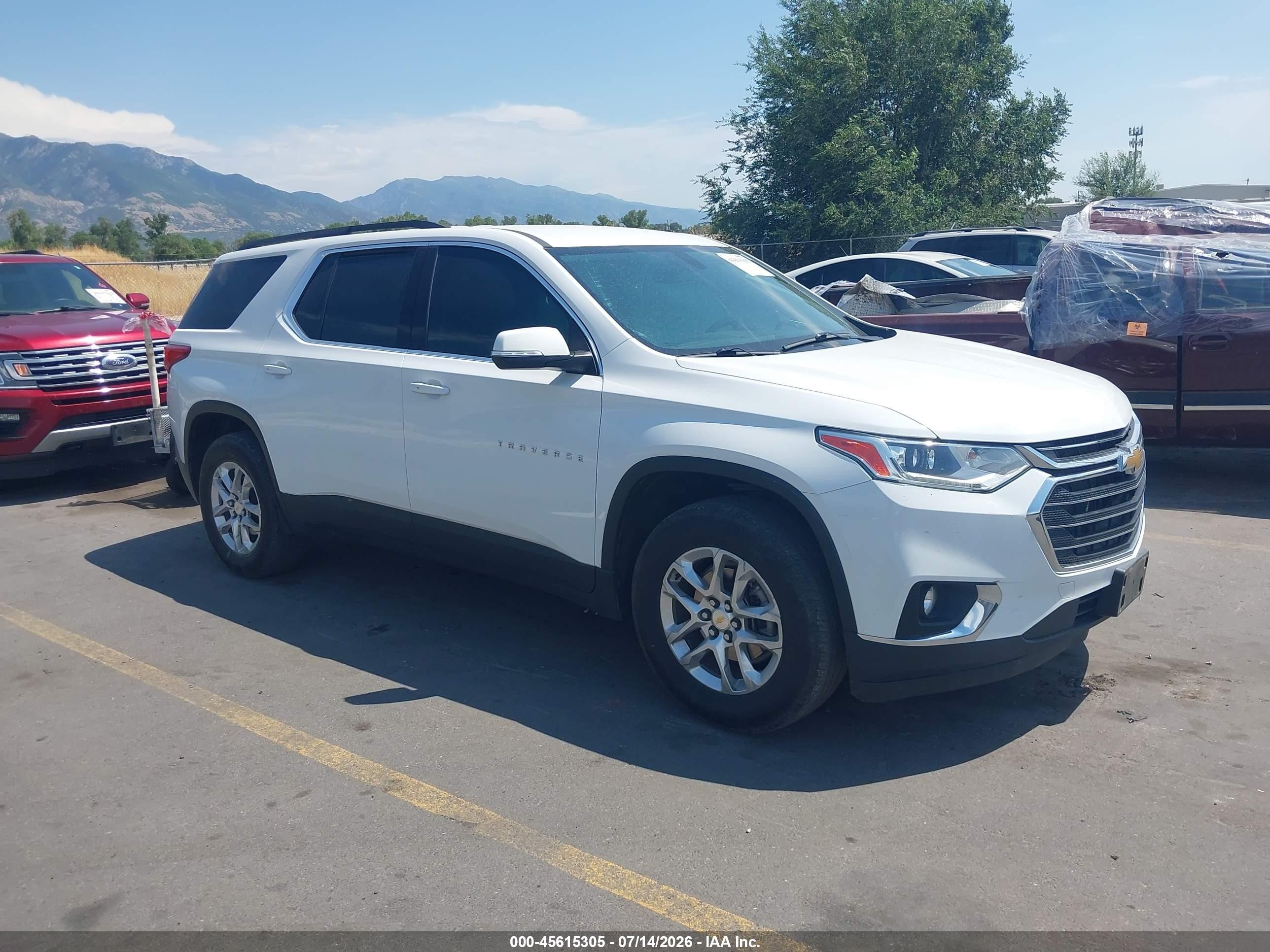 2021 Chevrolet Traverse LT Cloth, VIN 1GNERGKW9MJ205507 — Перед