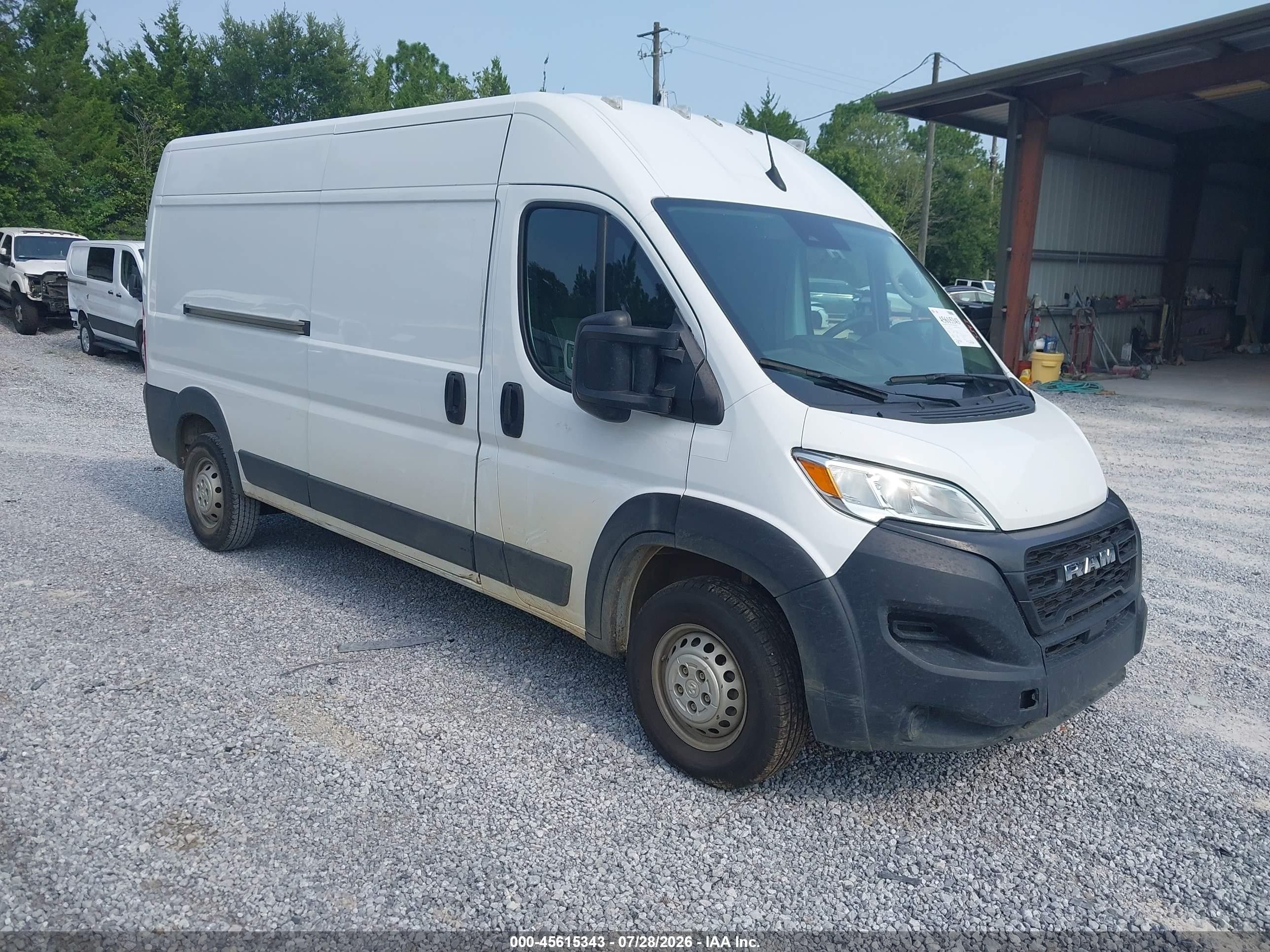 2023 Ram ProMaster Cargo, VIN 3C6LRVDG3PE593921 — Зад