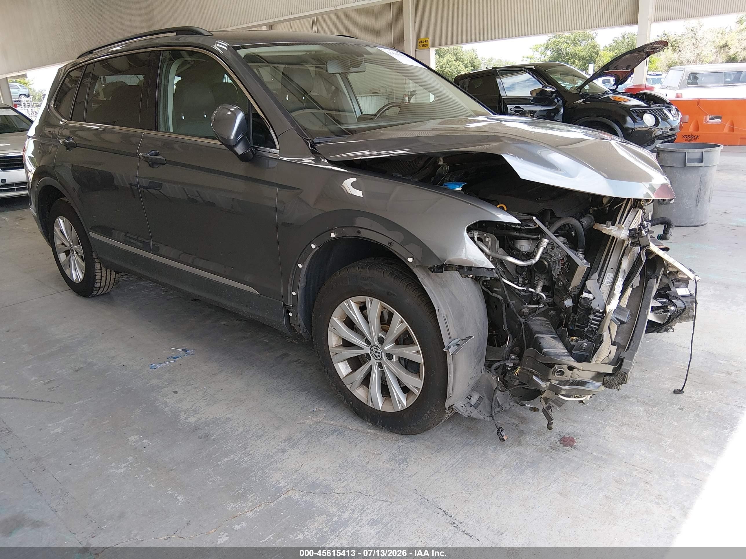 2018 Volkswagen Tiguan SEL, VIN 3VV3B7AX1JM024612 — Front end