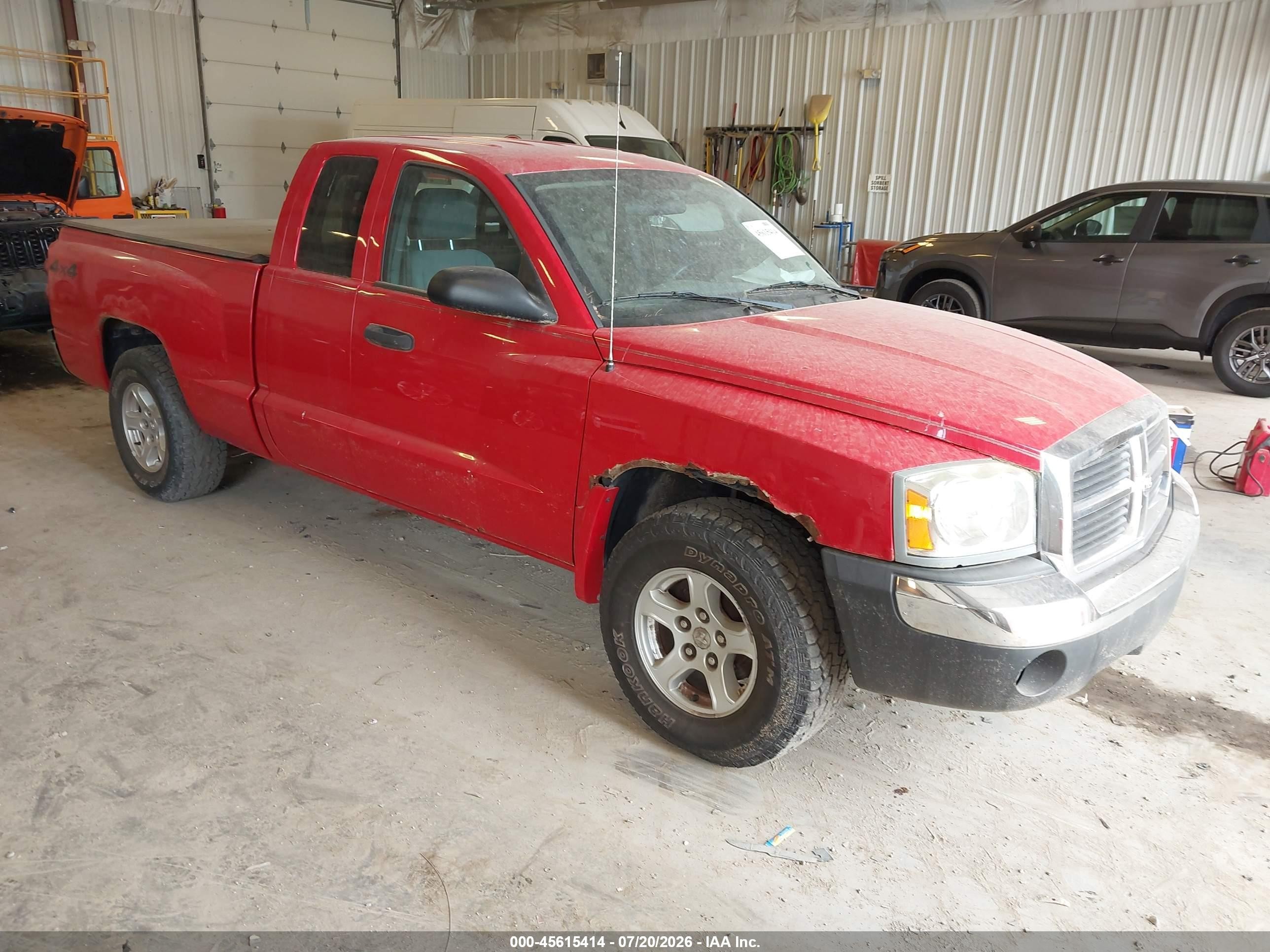 2005 Dodge Dakota SLT, VIN 1D7HW42N65S147359 — Normal wear