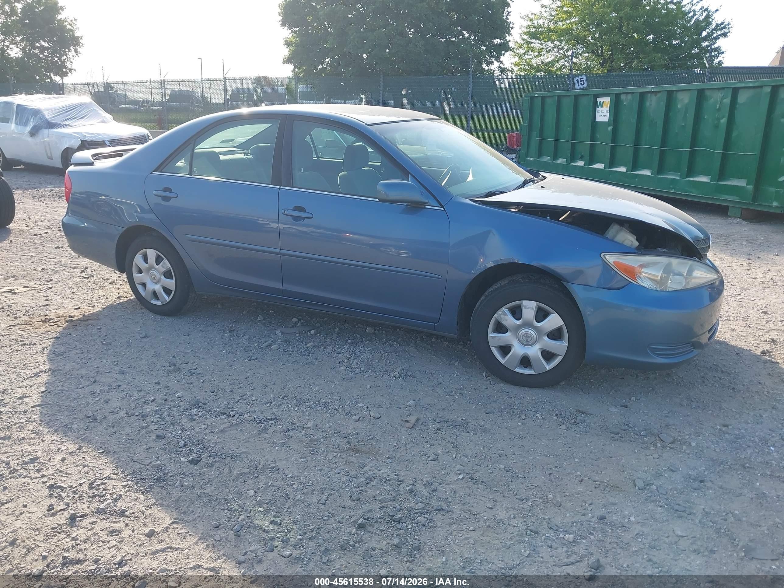2004 Toyota Camry LE, VIN 4T1BE32K04U821779 — Front end