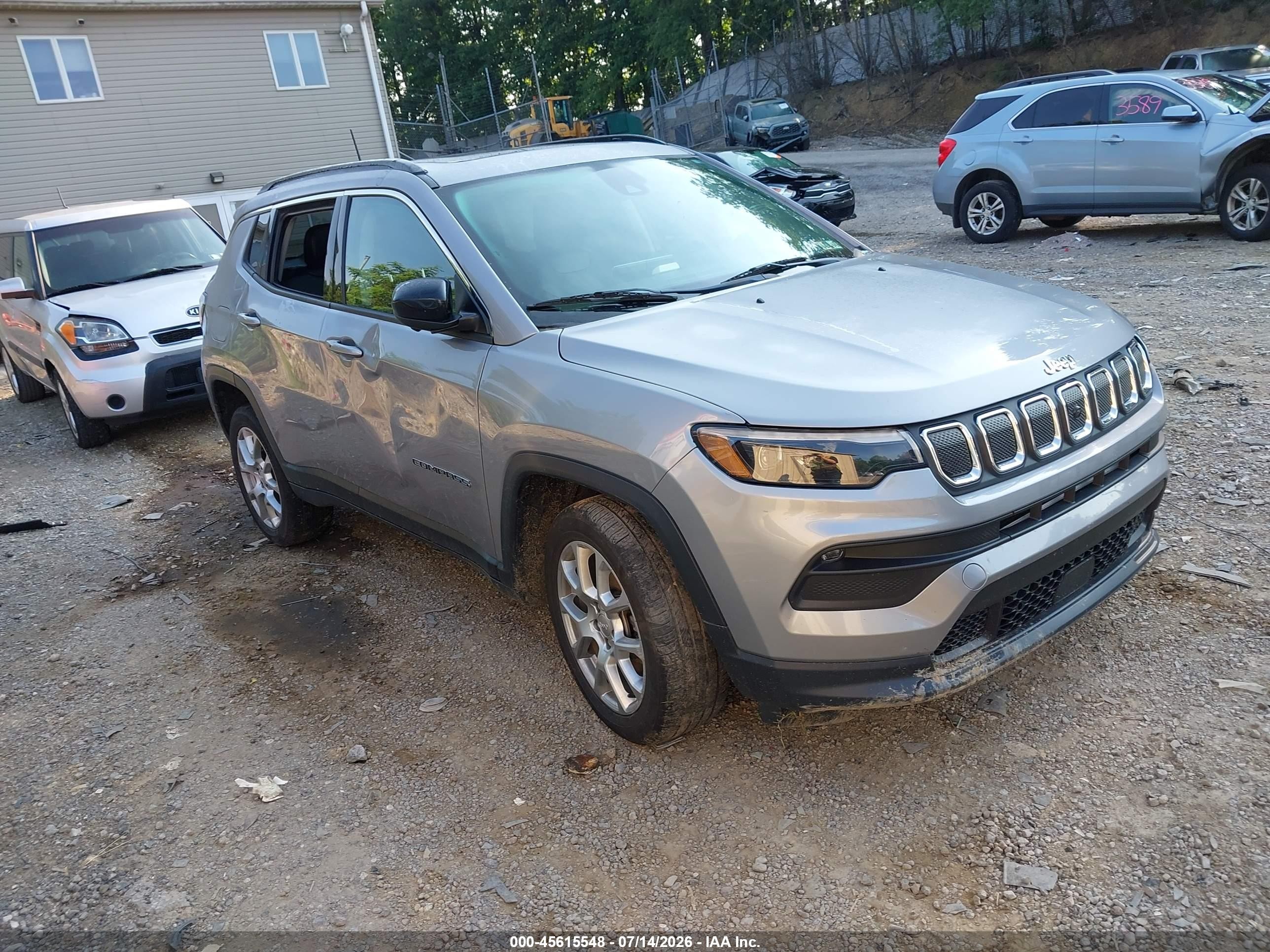 2022 Jeep Compass Latitude Lux, VIN 3C4NJDFBXNT206214 — Side