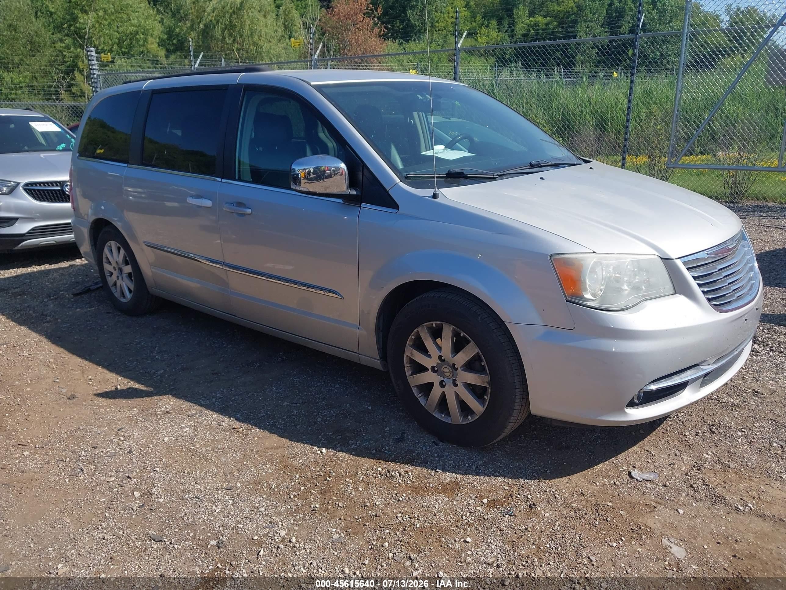 2011 Chrysler Town & Country Touring L, VIN 2A4RR8DG6BR682131 — Normal wear