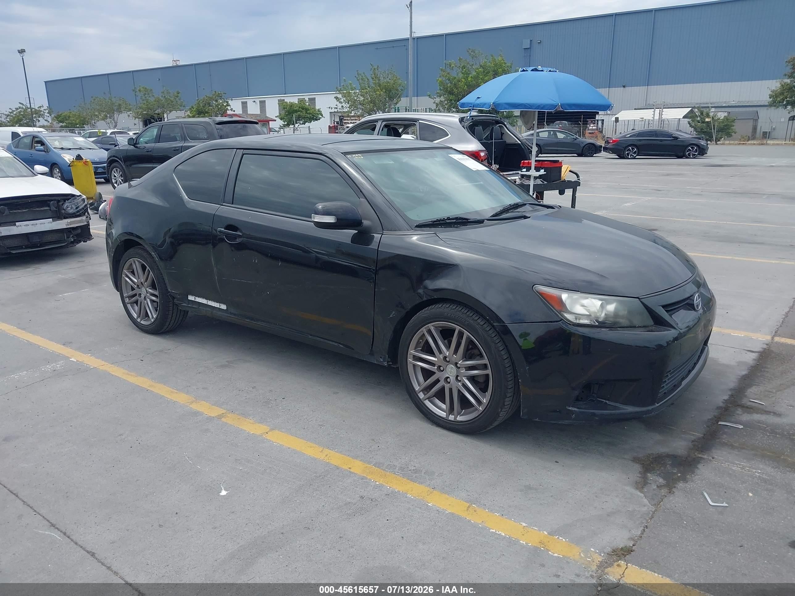 2011 Scion tC, VIN JTKJF5C7XB3015625 — Side