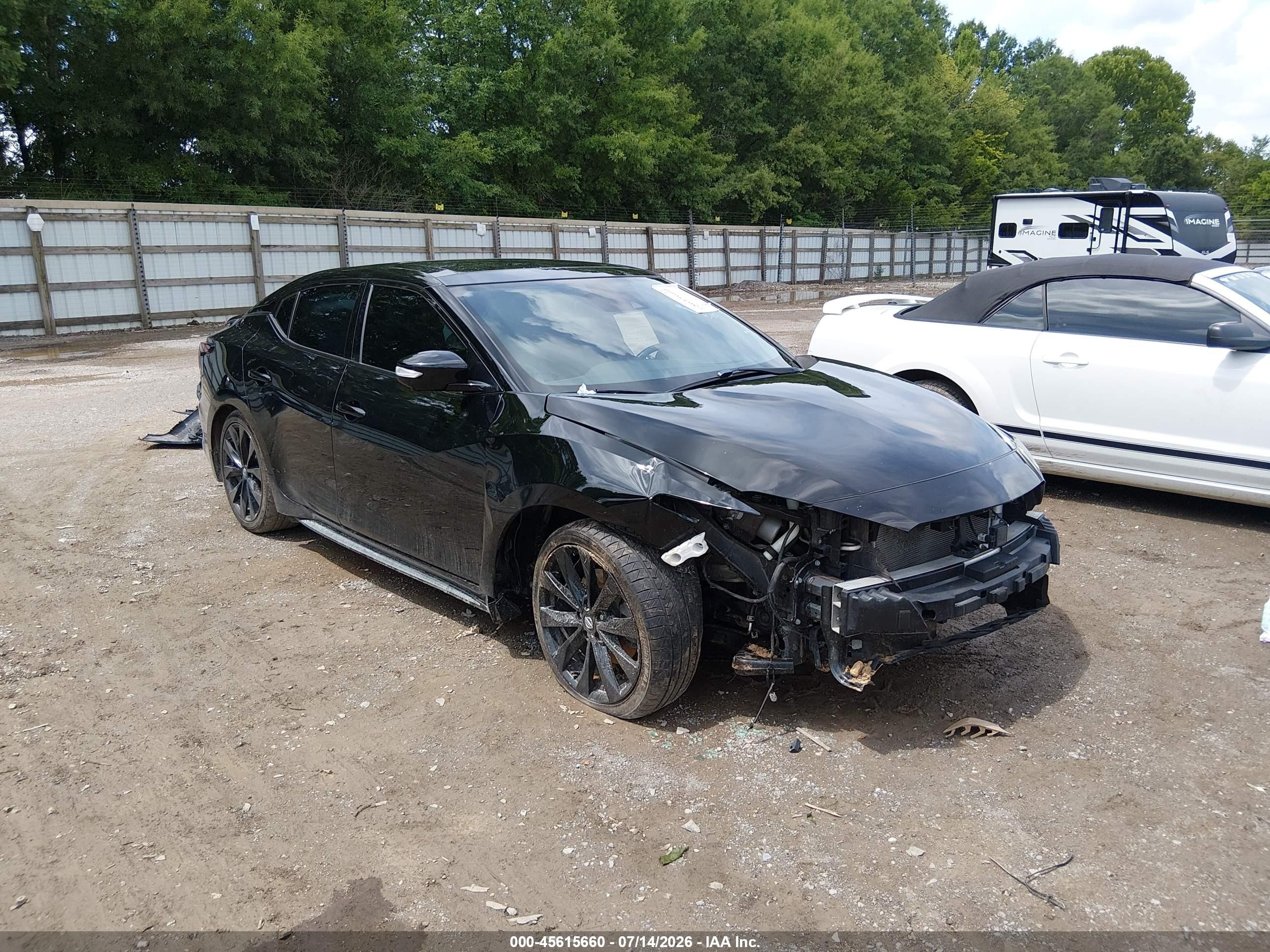 2020 Nissan Maxima SR, VIN 1N4AA6EV8LC383459 — Бок