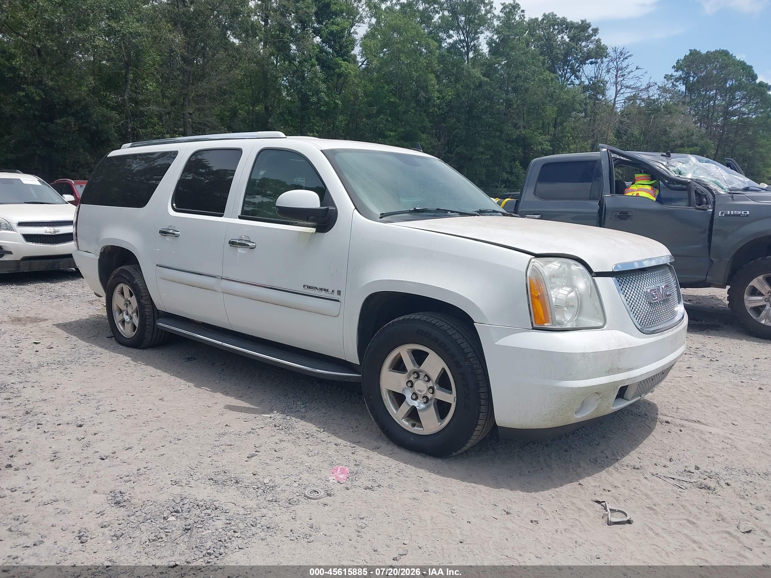 2007 GMC Yukon XL, VIN 1GKFK66867J269388 — Normal wear