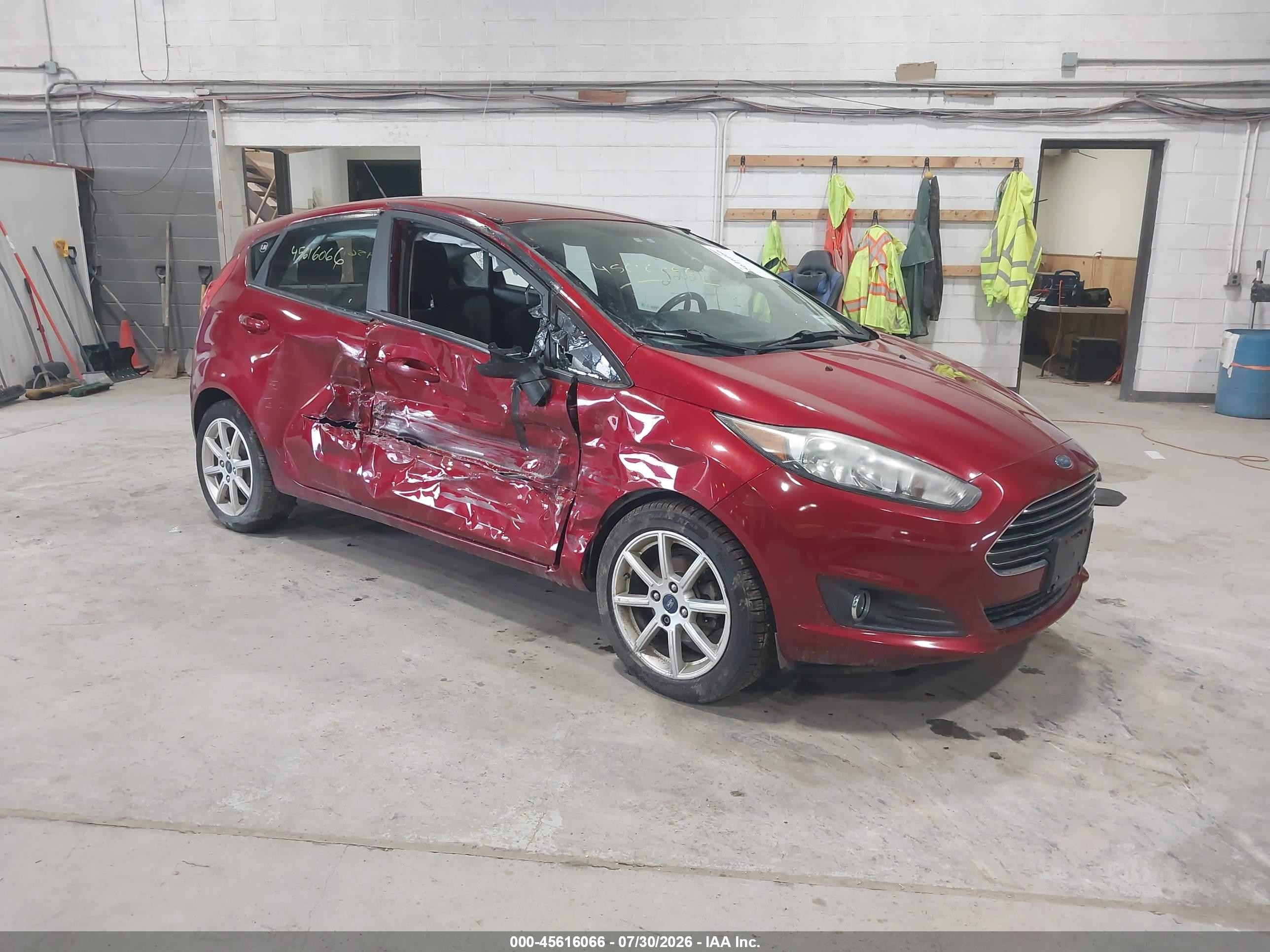 2016 Ford Fiesta SE, VIN 3FADP4EJ3GM175023 — Side