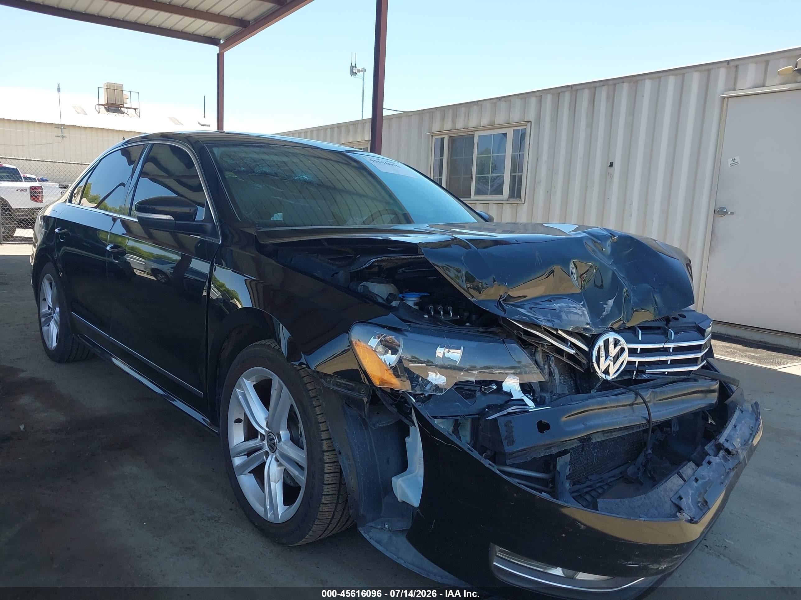 2015 Volkswagen Passat SEL Premium, VIN 1VWCV7A35FC048842 — Front end