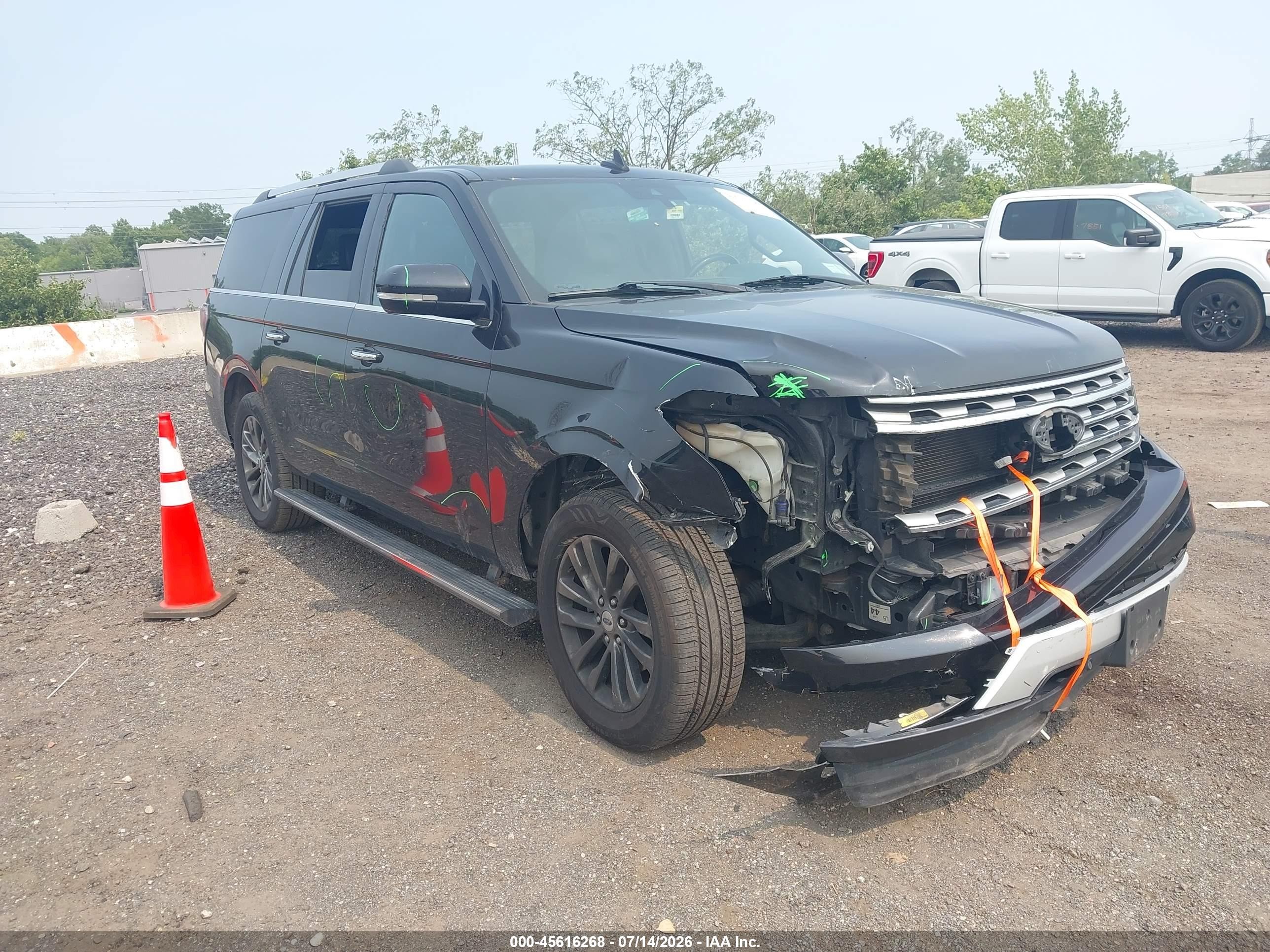 2019 Ford Expedition Max Limited, VIN 1FMJK2AT8KEA00140 — Front end