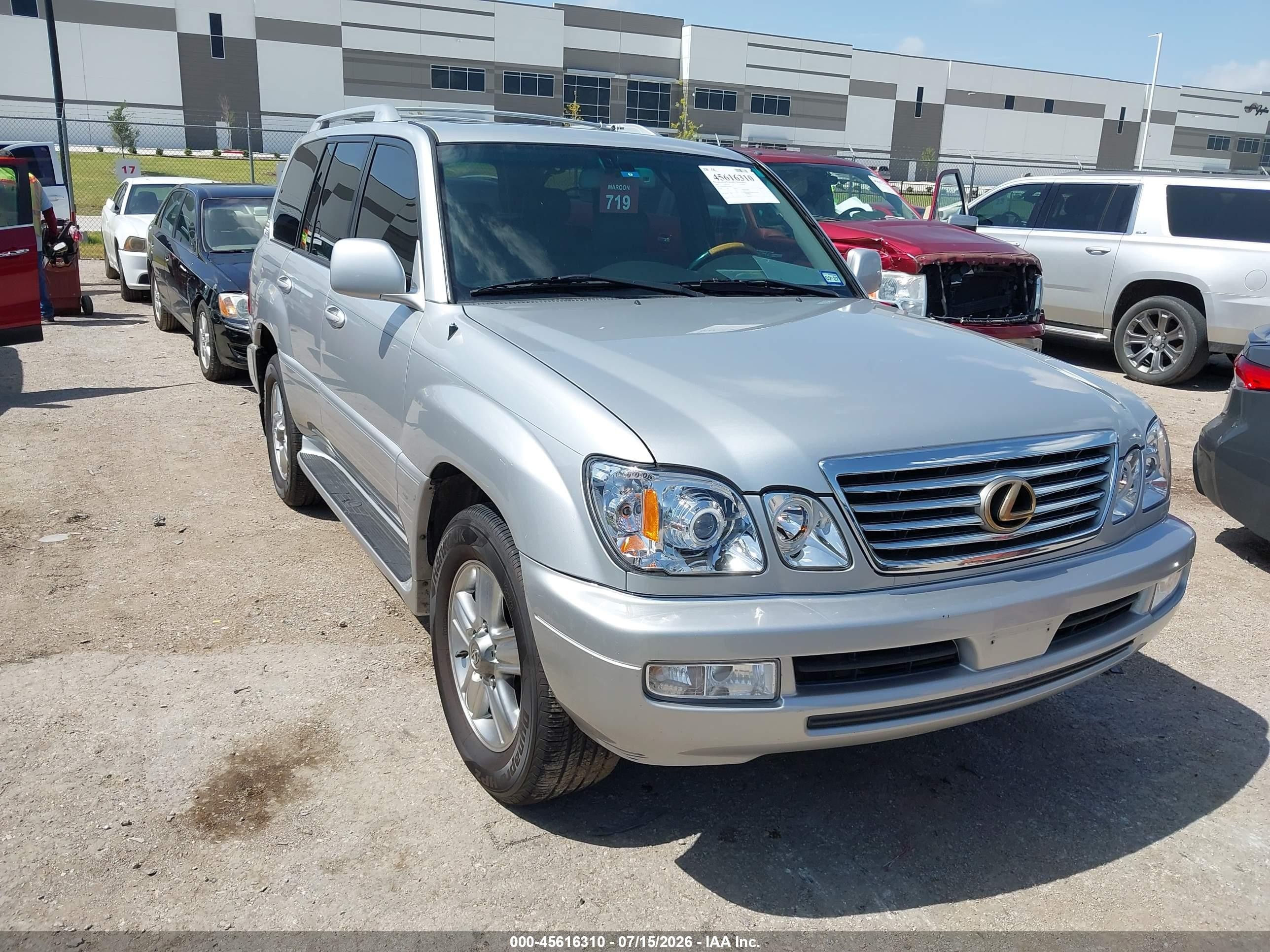 2007 Lexus LX 470, VIN JTJHT00W474026938 — Rear end